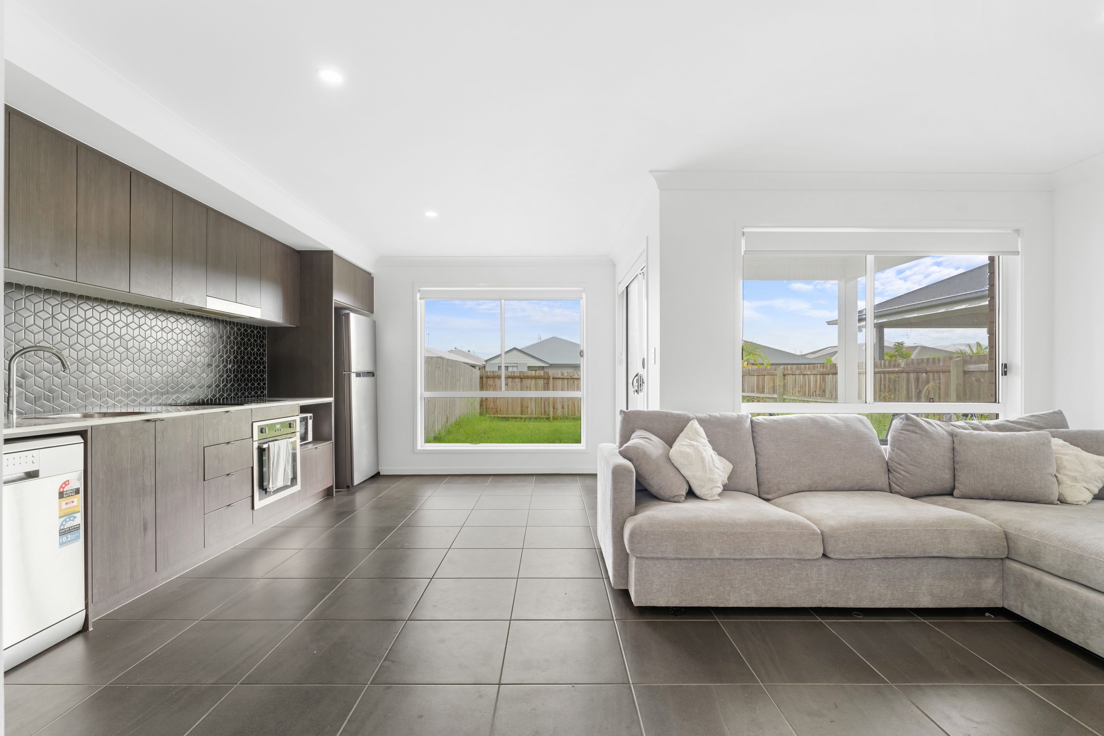 2/34 Pelham Street, Logan Reserve, QLD 4133