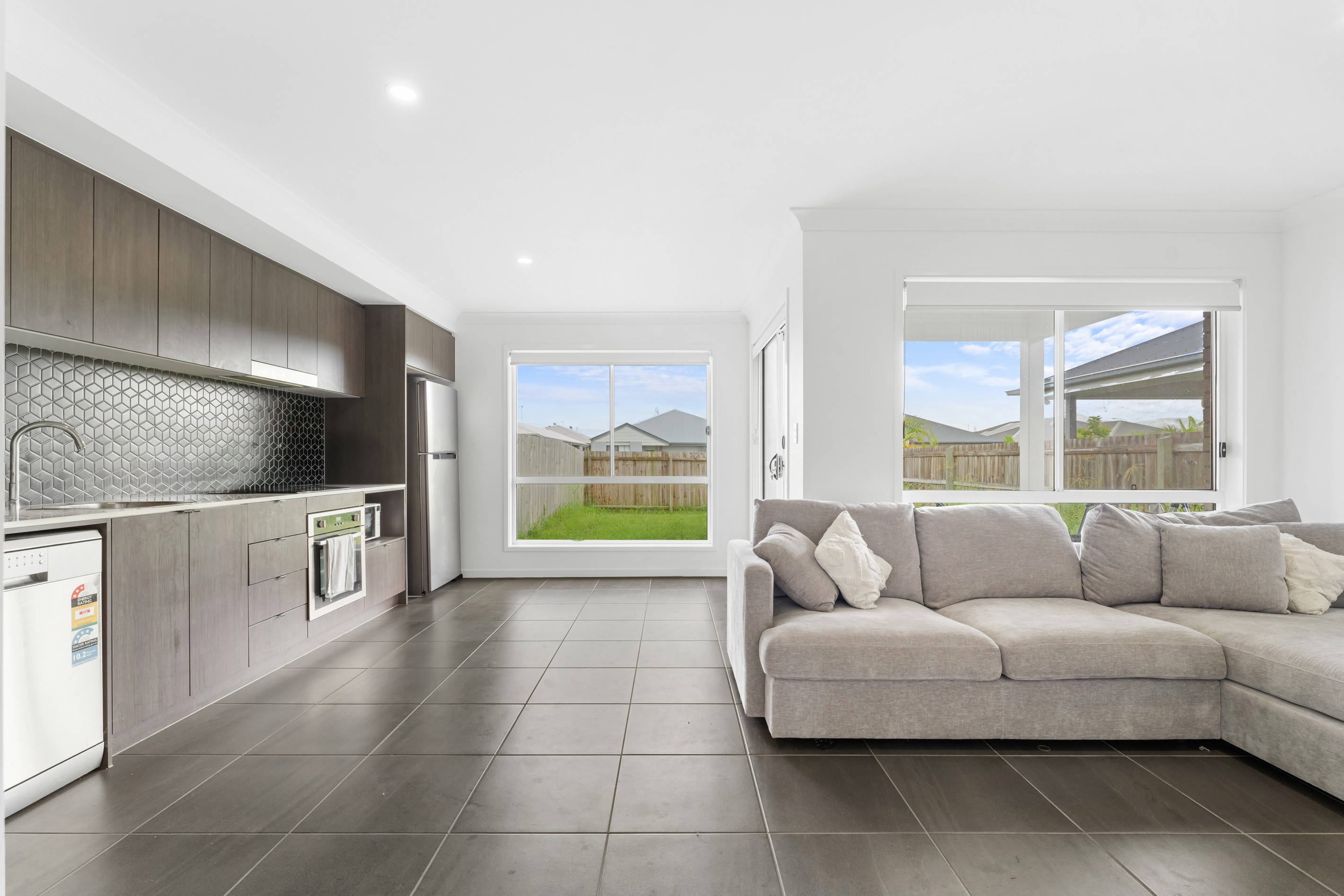 2/34 Pelham Street, Logan Reserve, QLD 4133