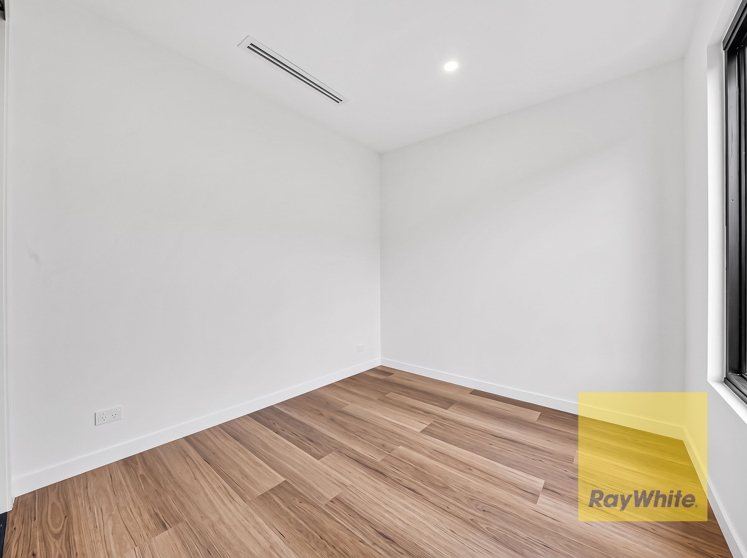 10 Cormac Way — photo 11 of 29