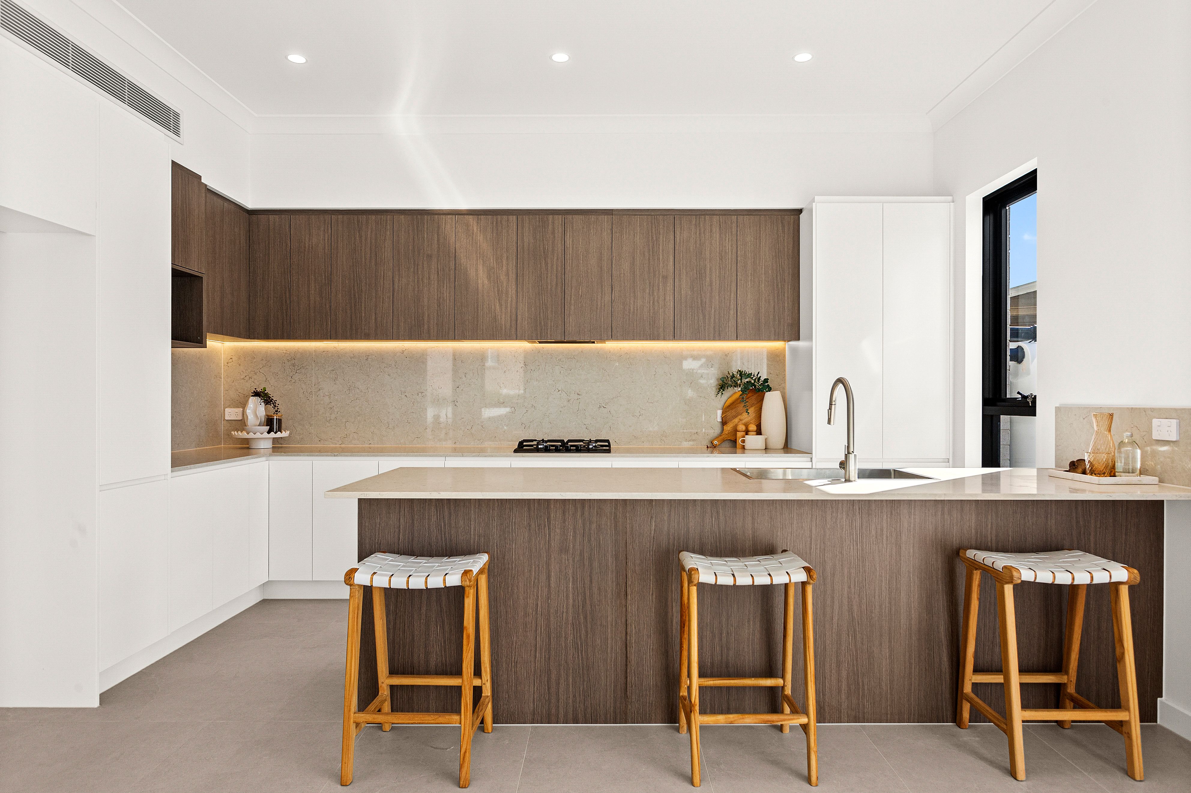 66 Minda Crescent — photo 3 of 7
