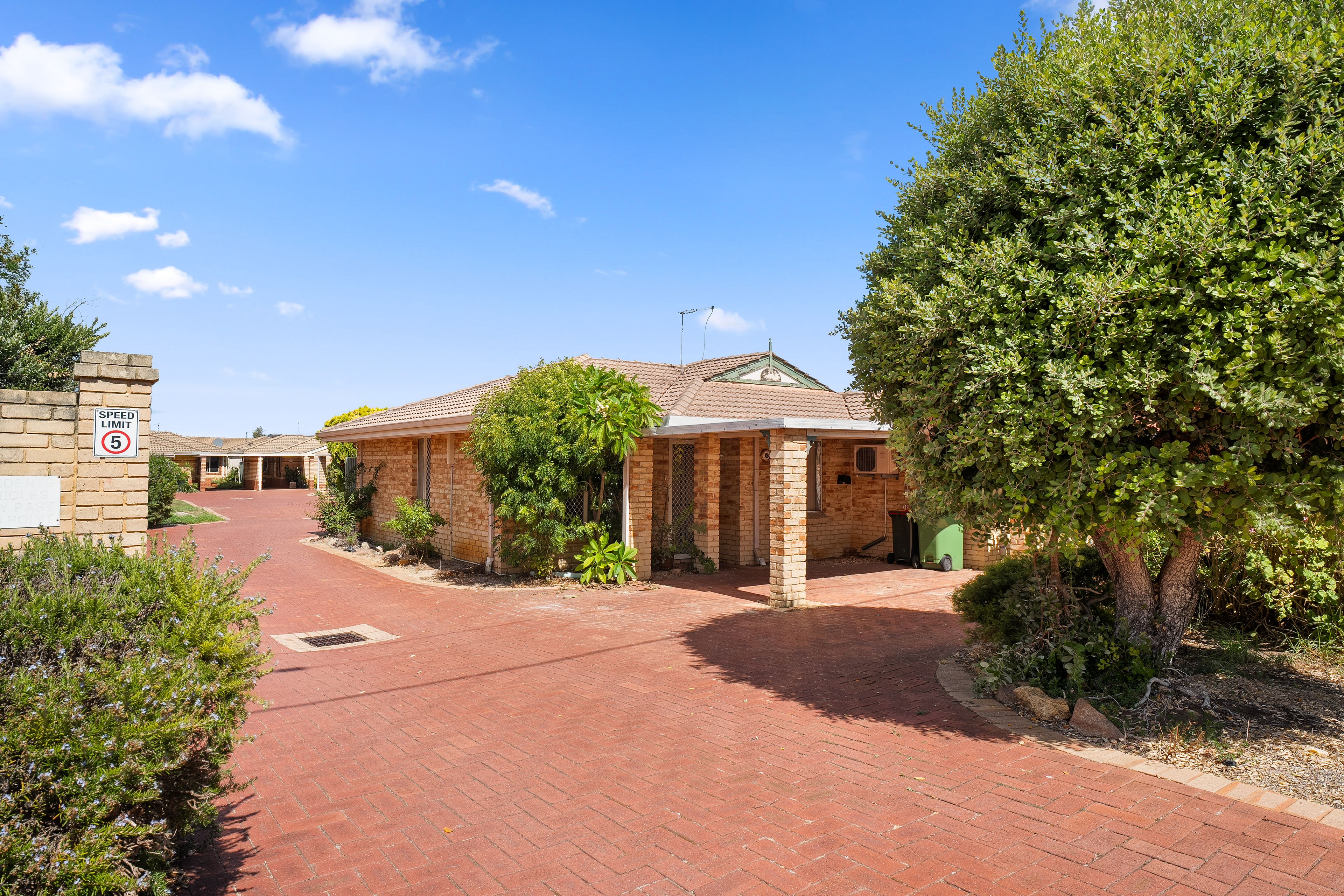 2/4 Dowling Street, Rockingham, WA 6168 - Sold House - Ray White ...