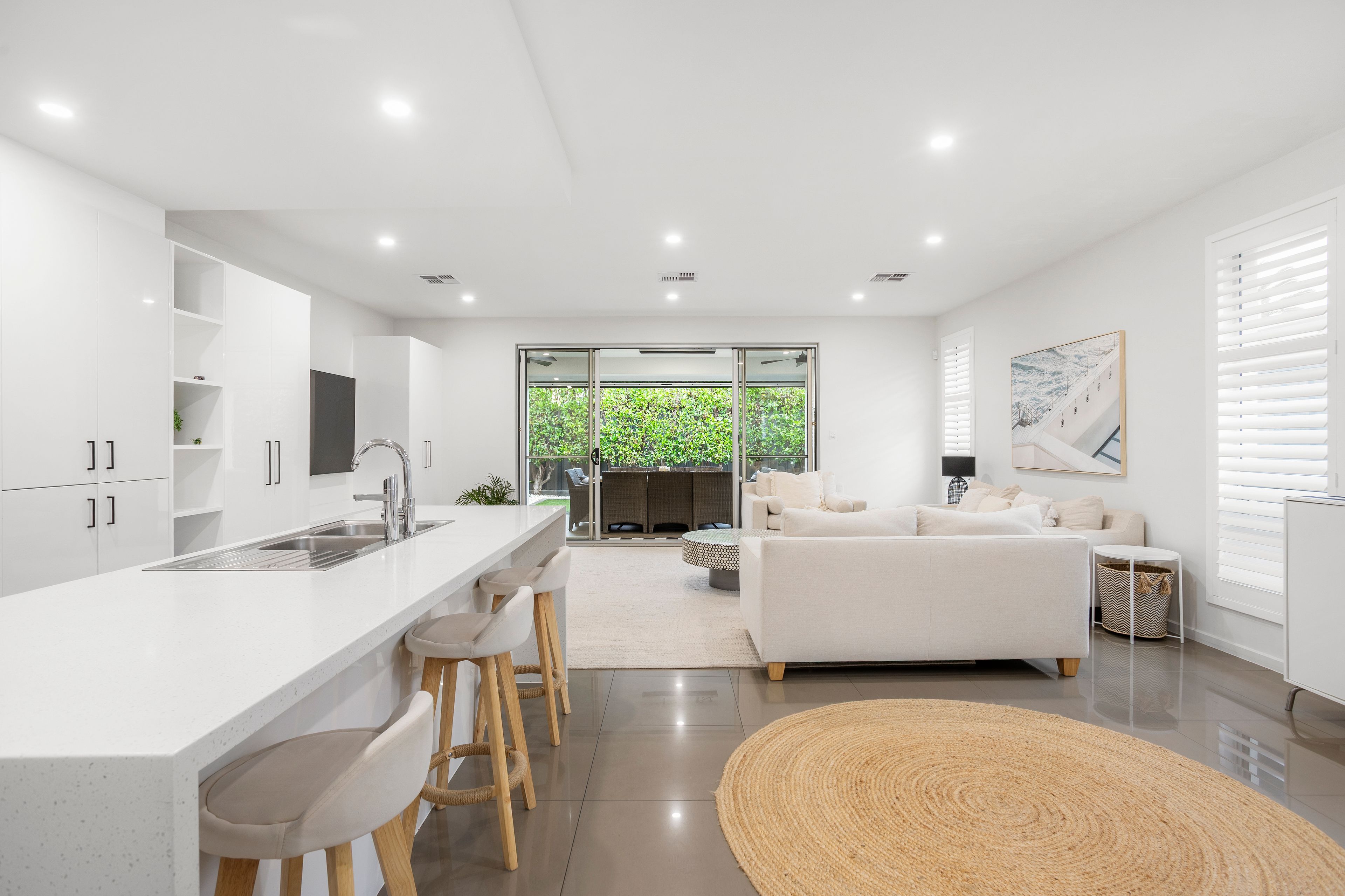 1/3 Dineen Place — photo 4 of 28