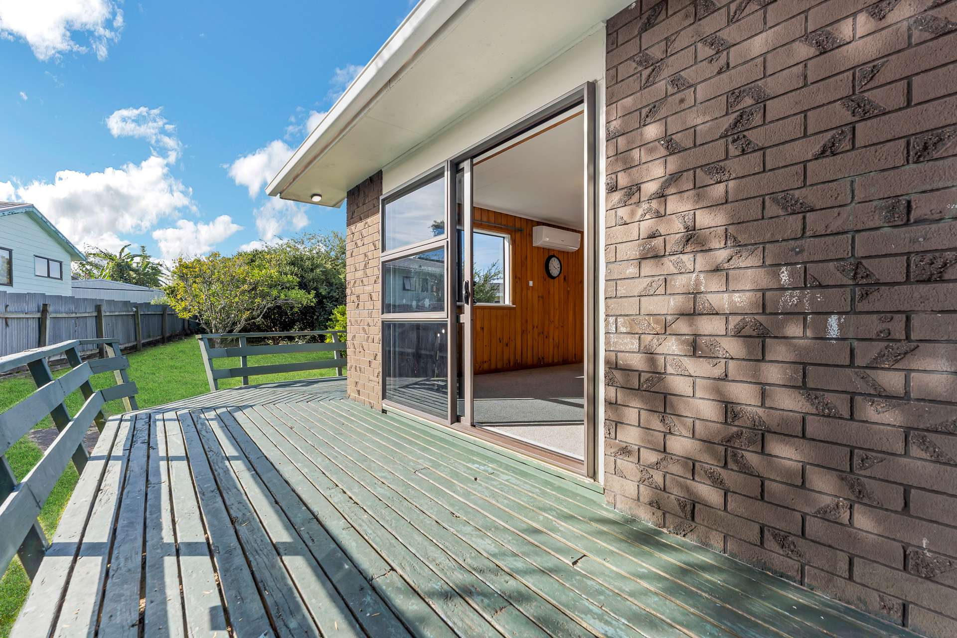 16 Ulay Place photo 3