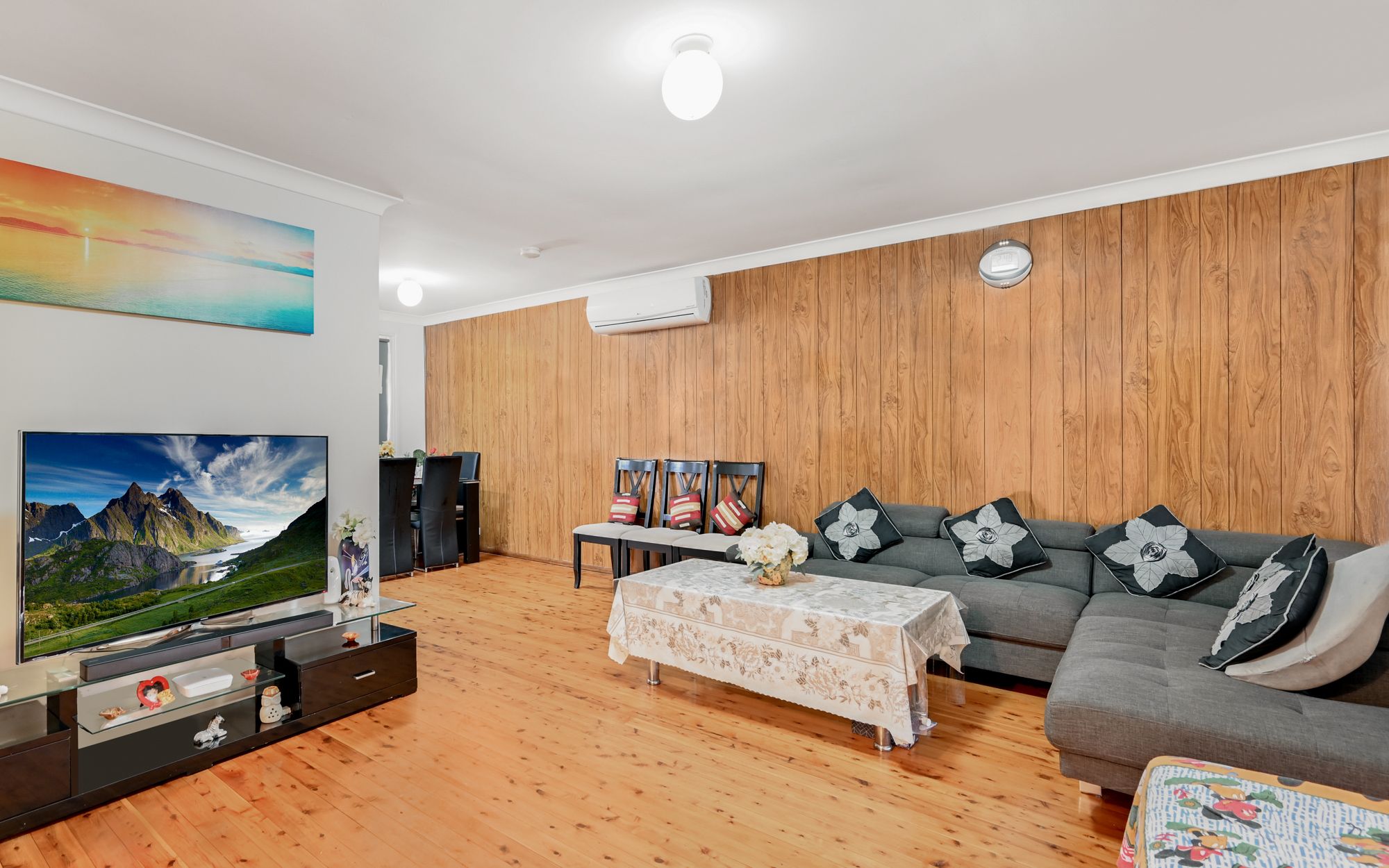 2 Birdsville Crescent, Leumeah, NSW 2560