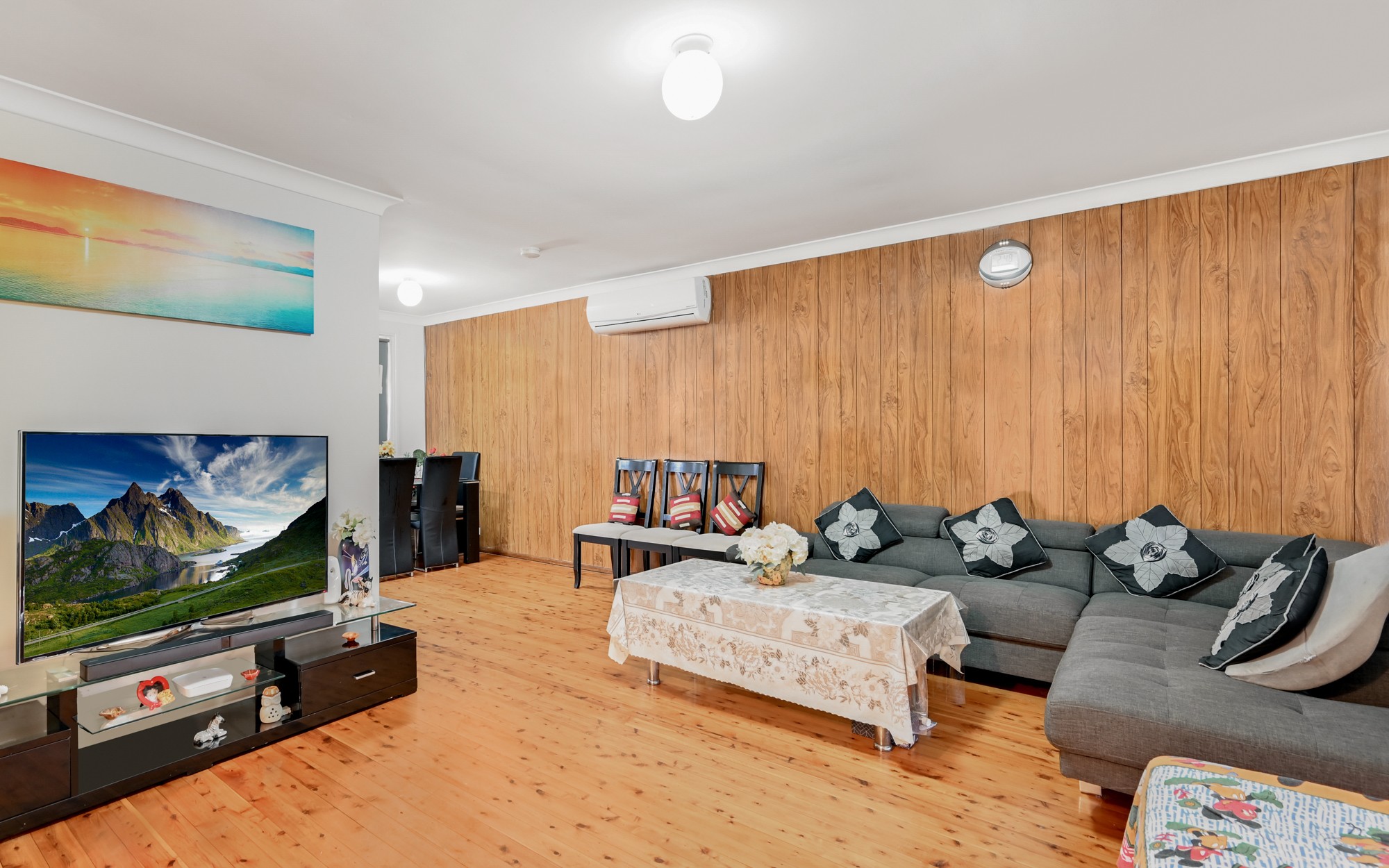 2 Birdsville Crescent, Leumeah, NSW 2560