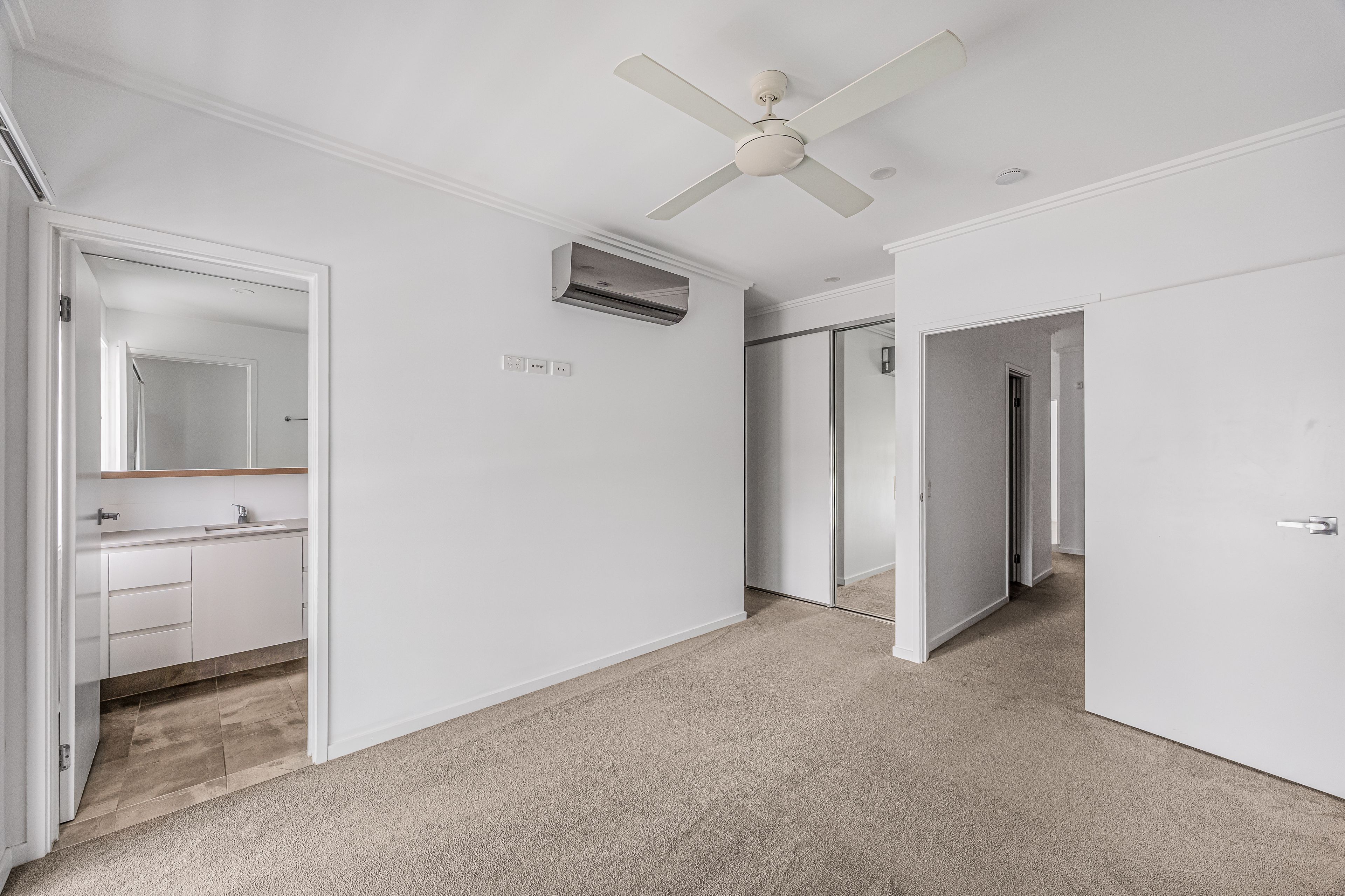 37 Manhattan Avenue — photo 10 of 19