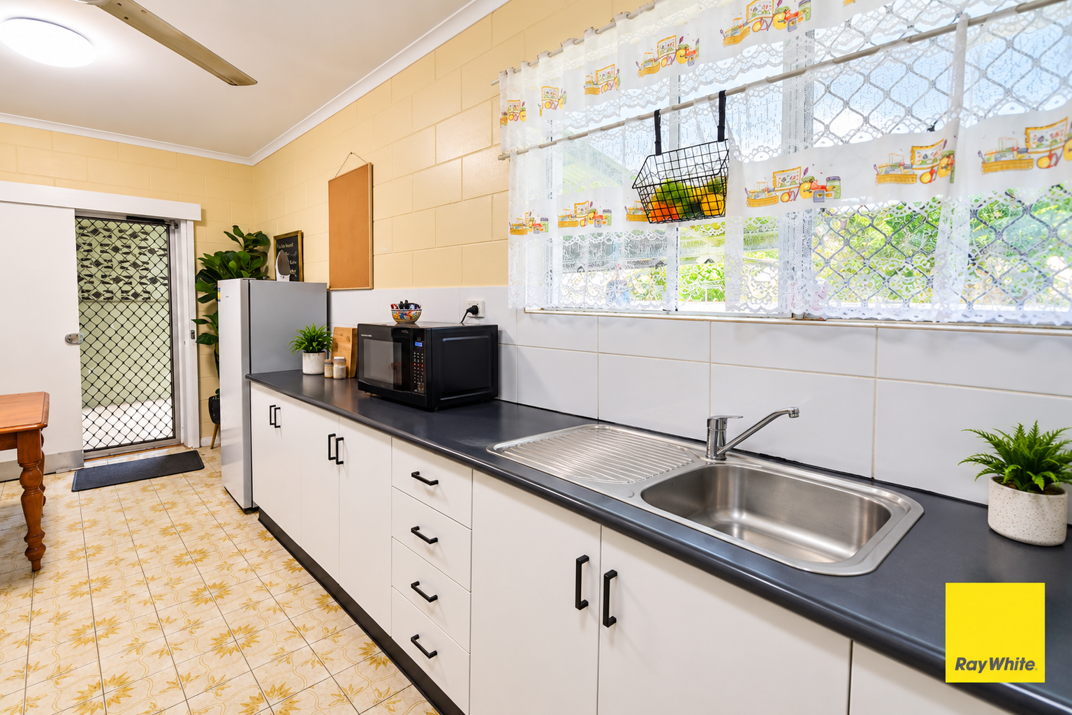 23 Nephrite Street — photo 8 of 14