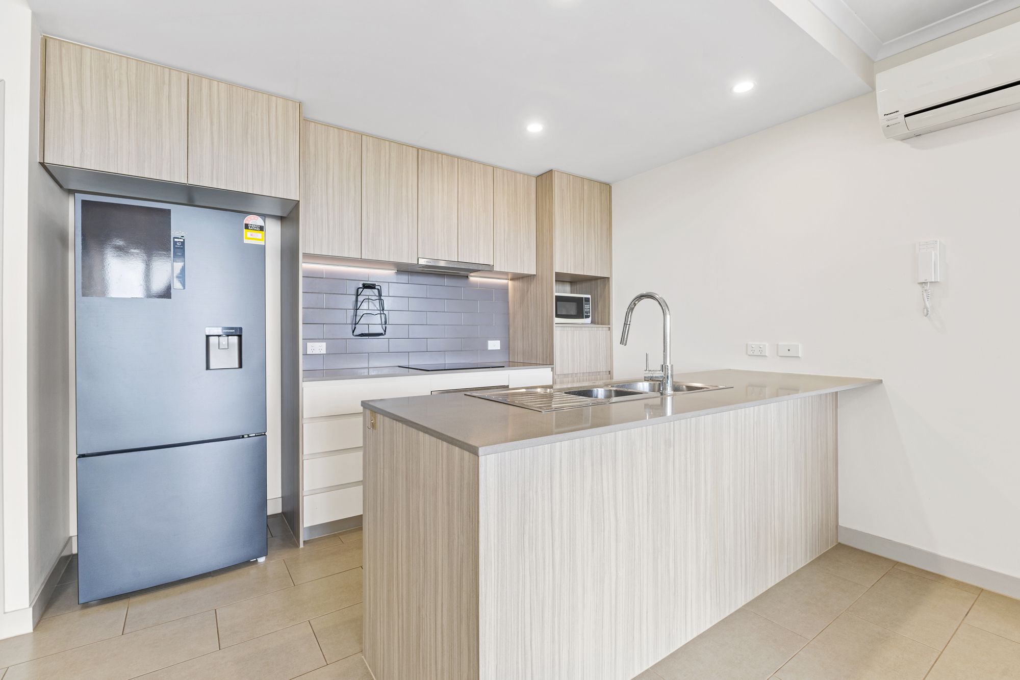 806/440 Hamilton Road — photo 10 of 24