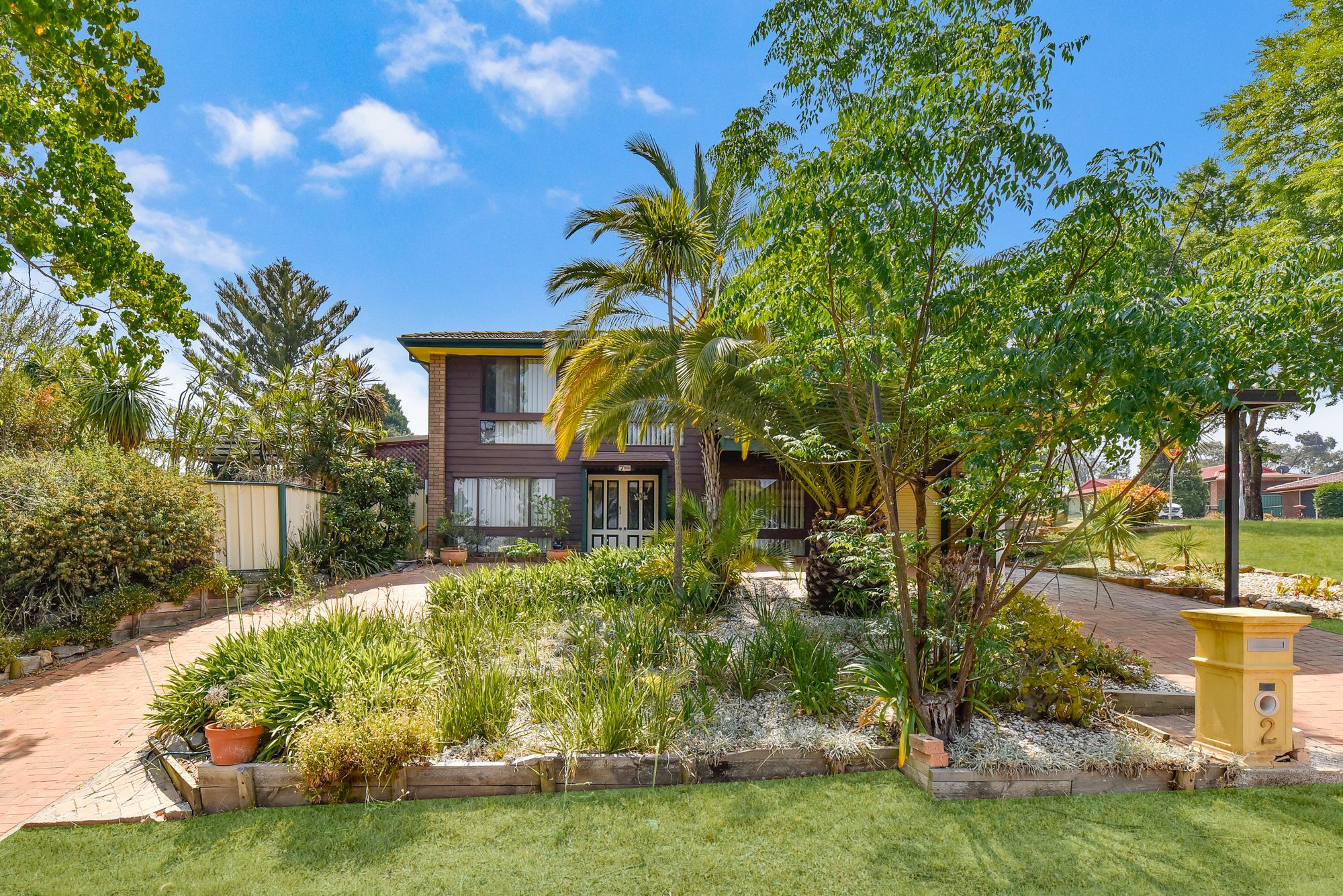 2 Harcourt Place
