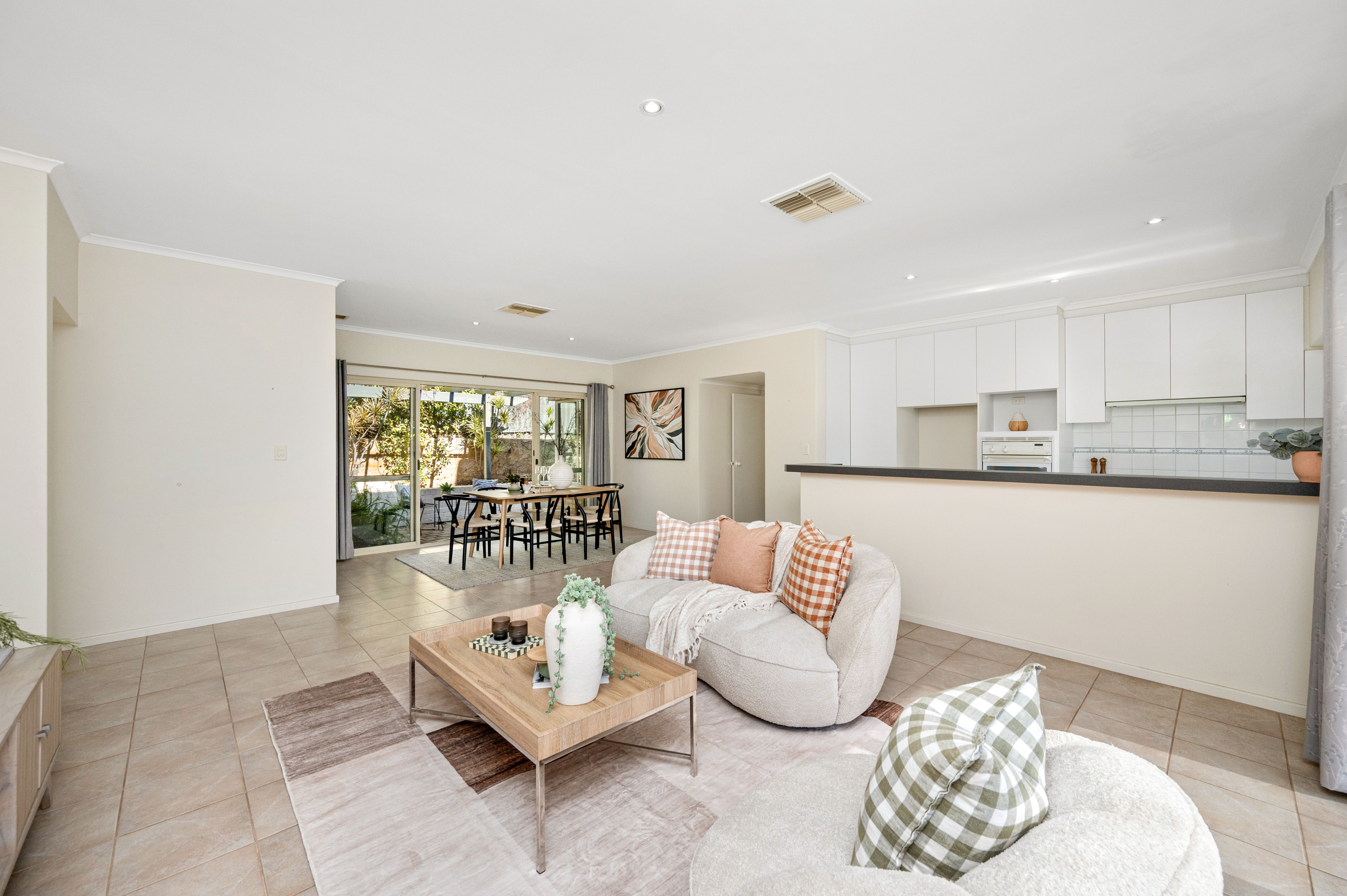 53 Bournemouth Crescent — photo 10 of 19