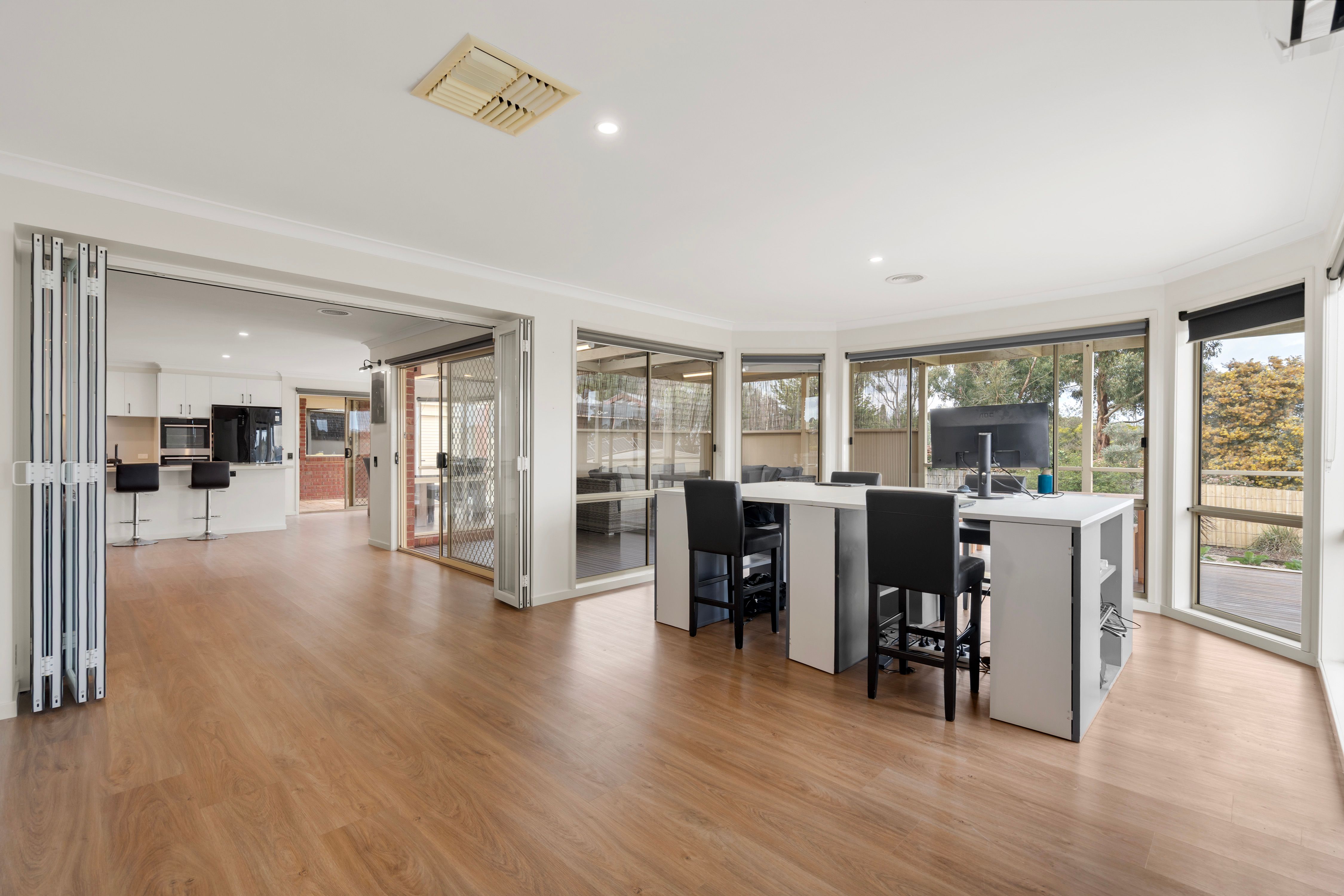 7 Lucern Close — photo 8 of 23