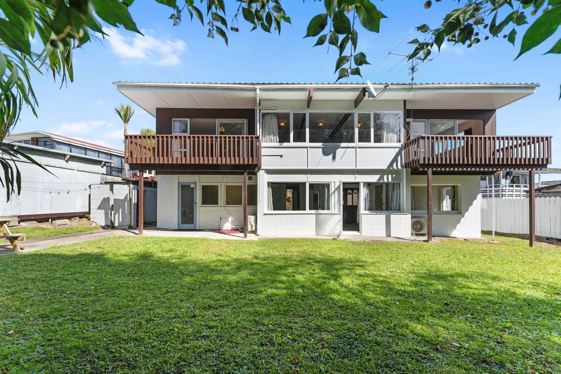 14 Lawrence Crescent photo 15