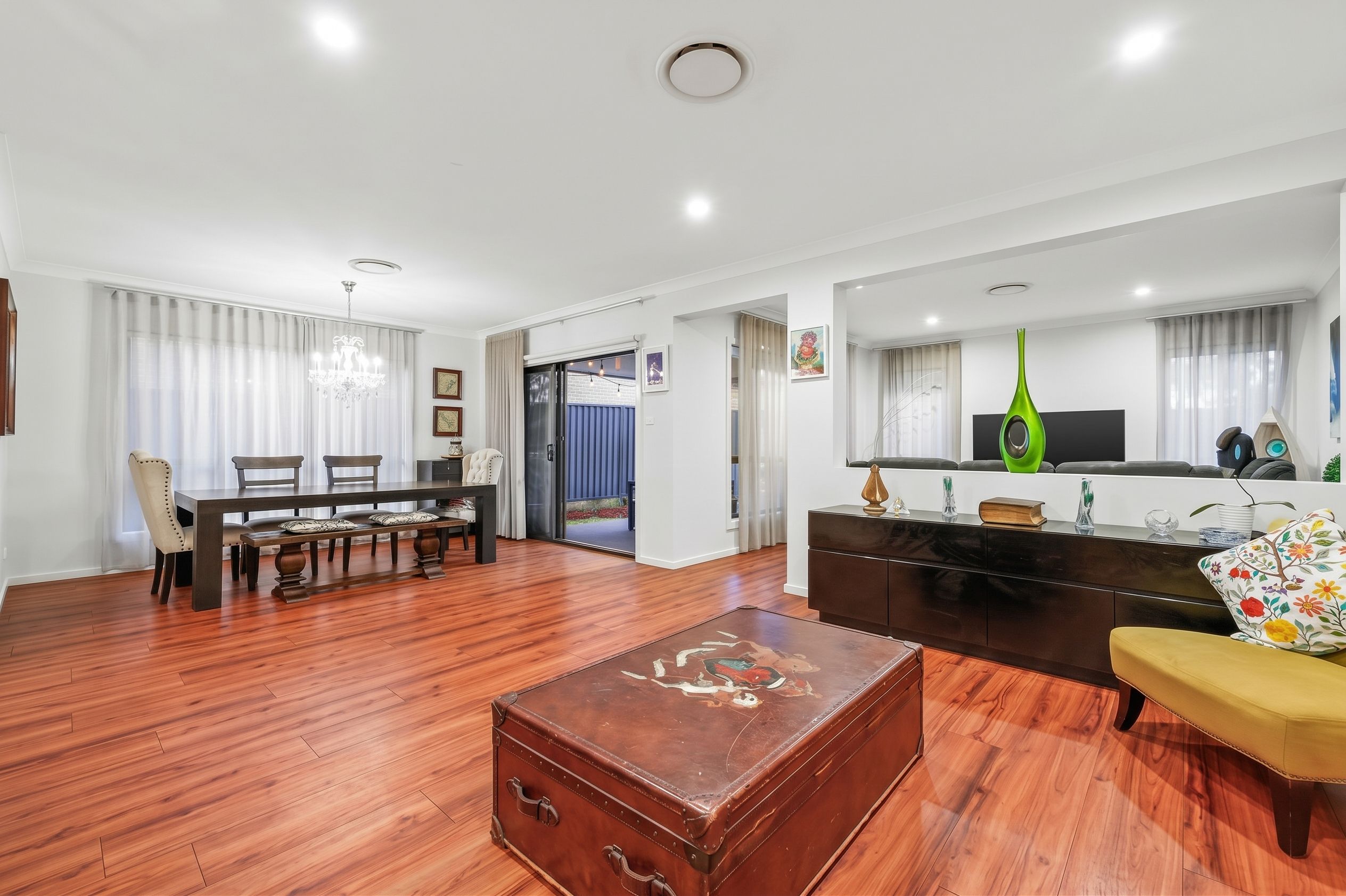 Immaculately Designed, Spacious Family Home on a Generous 416 sqm Block Of Land! — photo 3 of 17