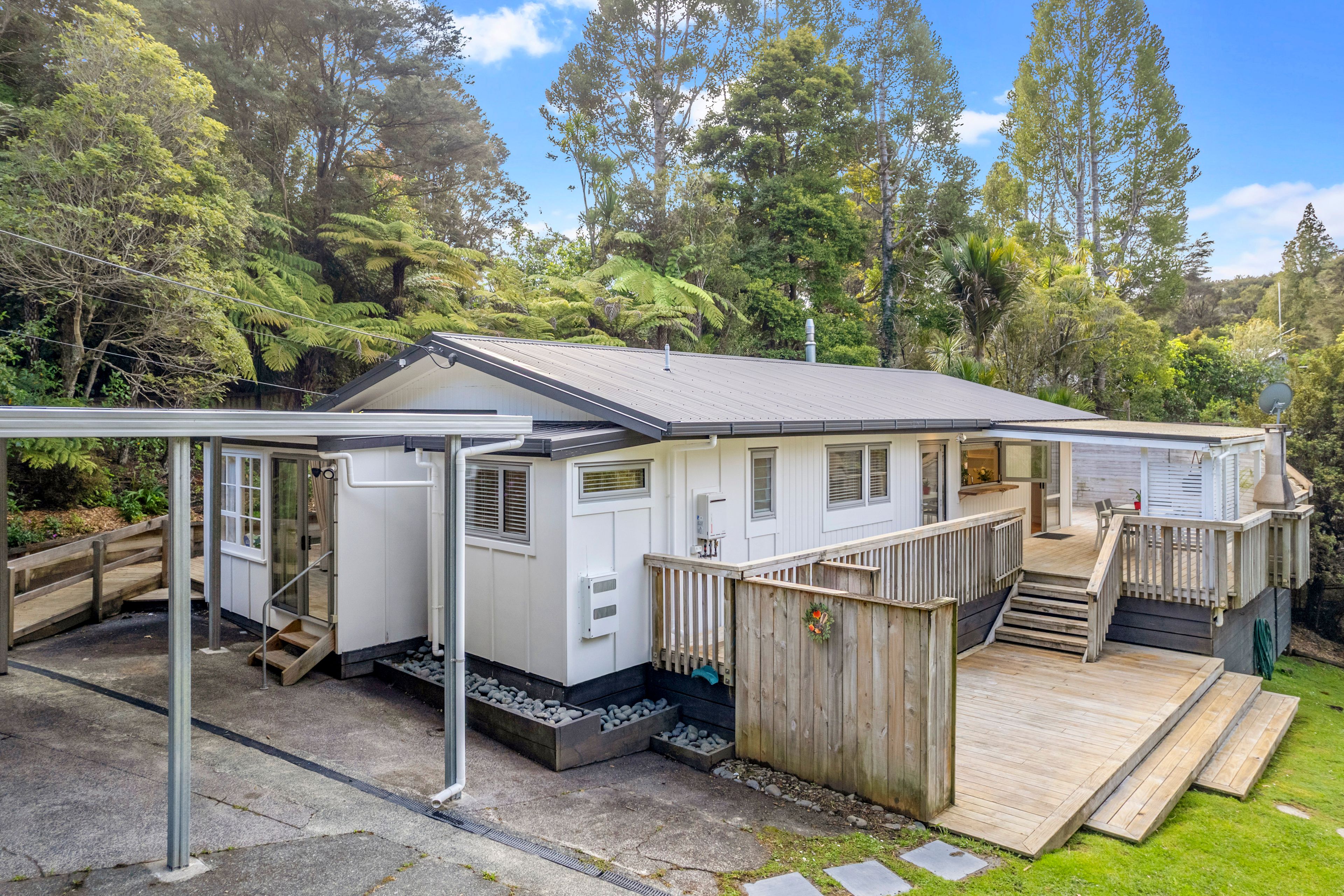 146 Laingholm Drive, Laingholm, Waitakere City 0604 - Sold House - Ray ...