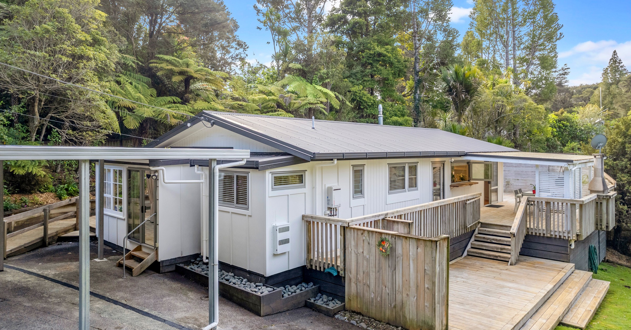 146 Laingholm Drive, Laingholm, Waitakere City 0604 - Sold House - Ray ...