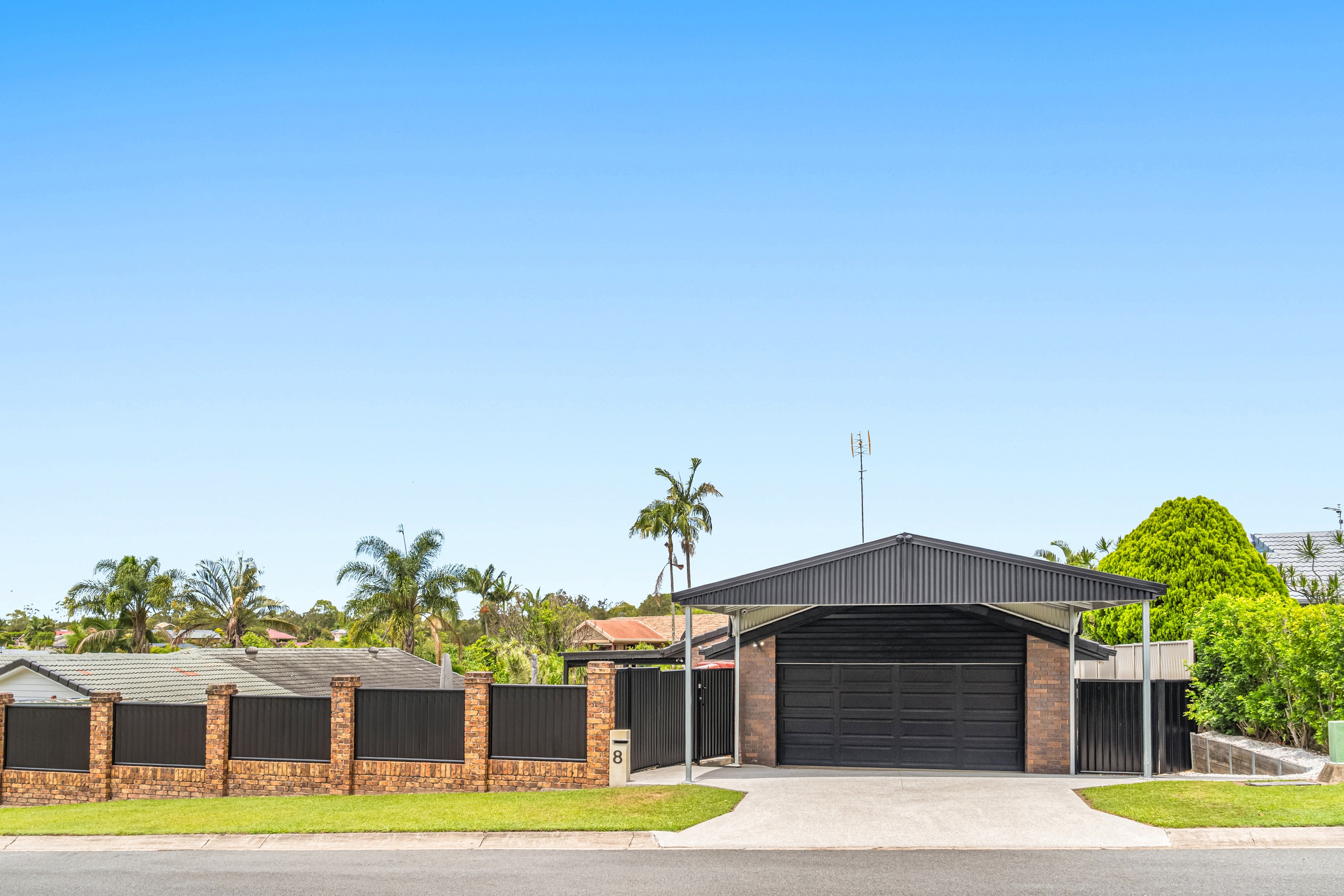 8 Bradstone Road, Carrara, QLD 4211
