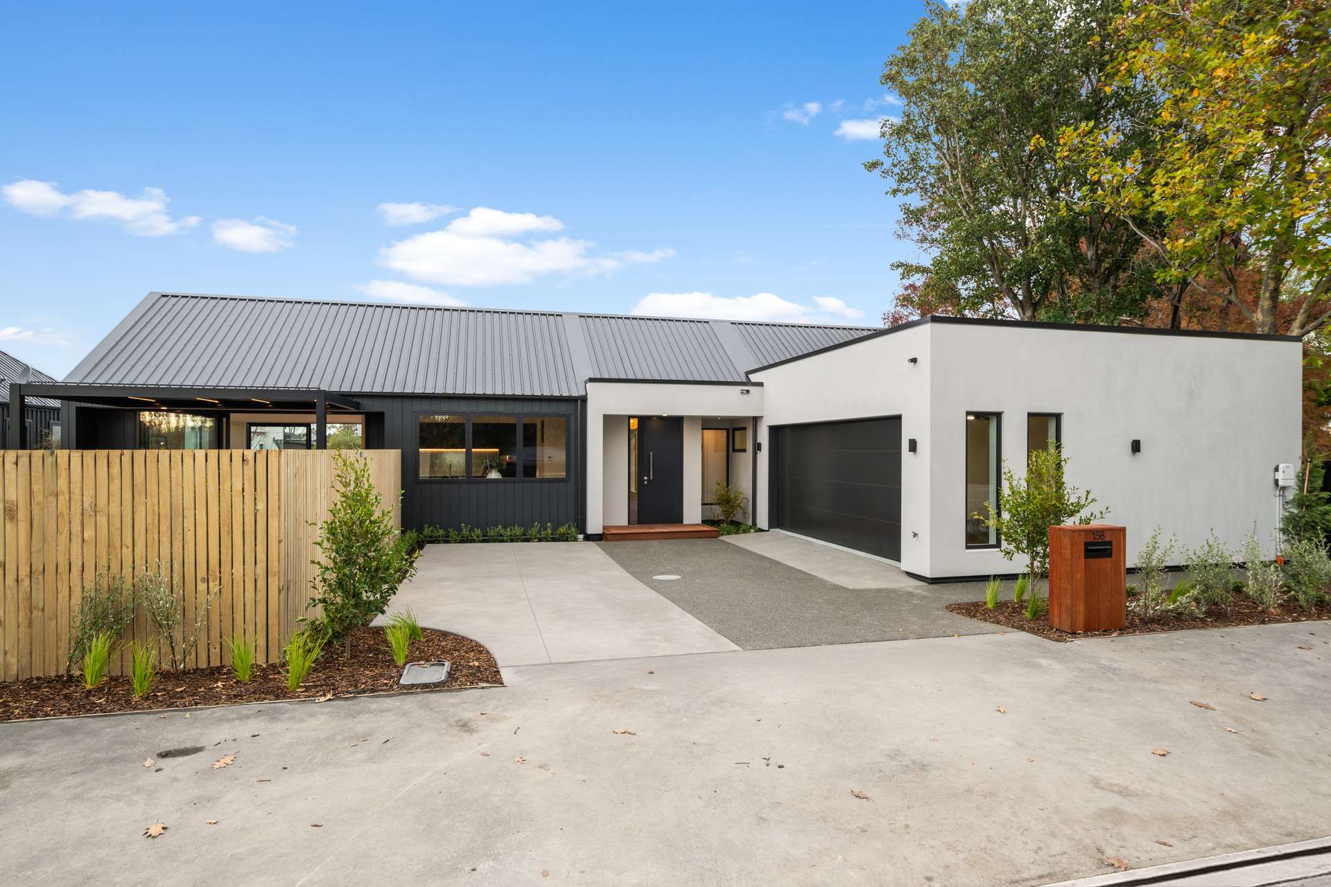 158 Gardiners Road photo 28