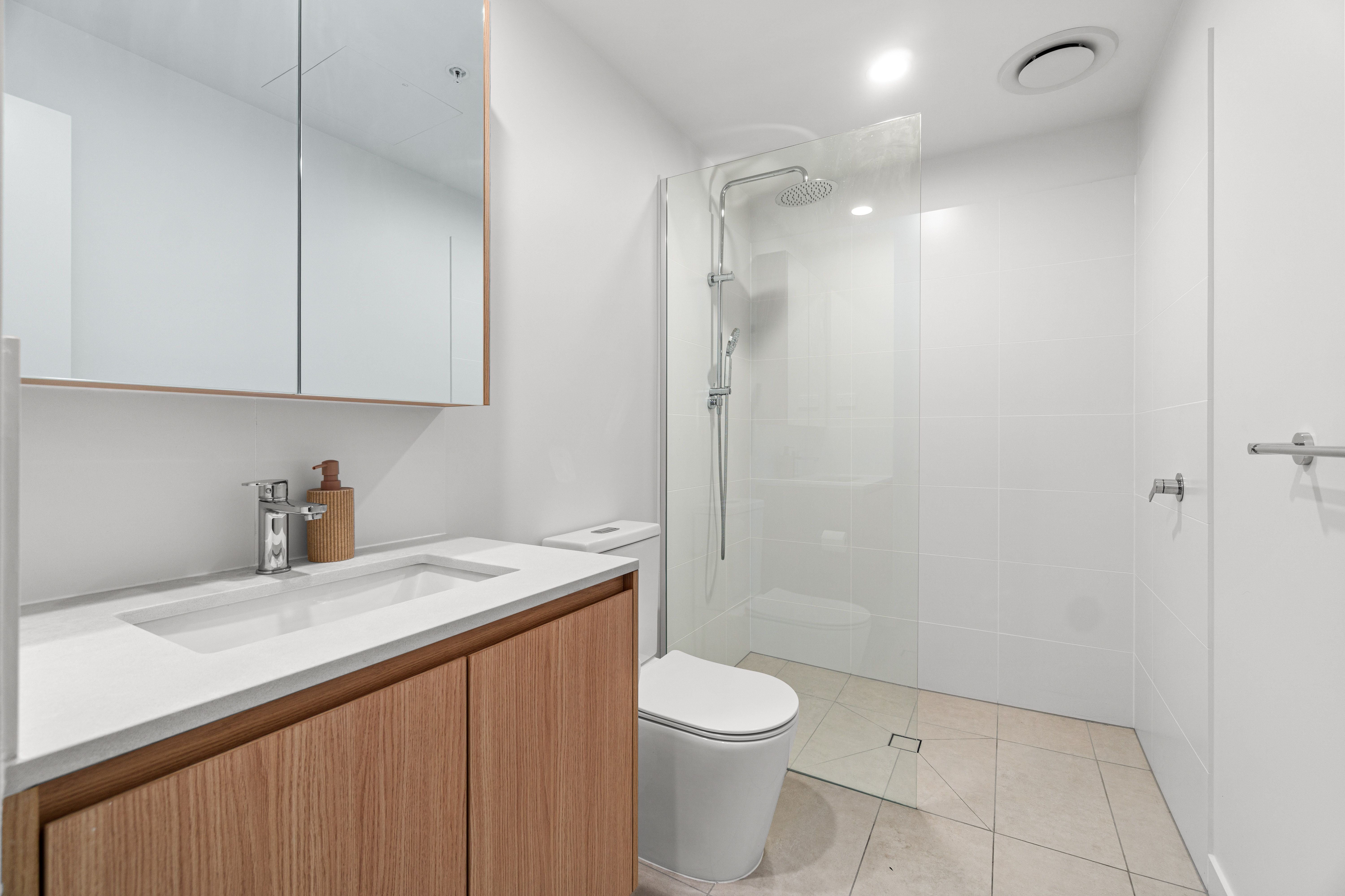 1015/6 Penaluna Place — photo 9 of 14