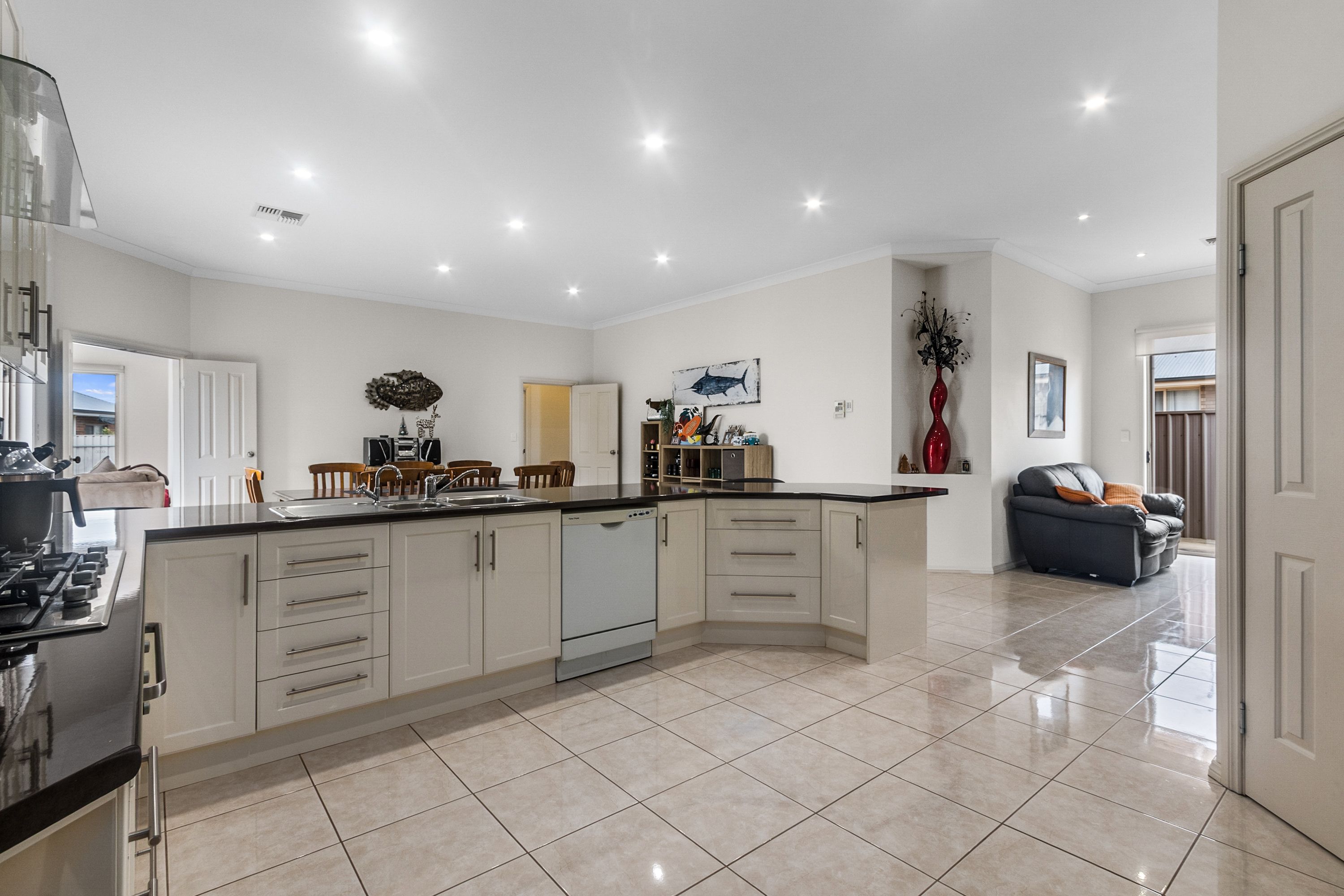 2 Hosking Place — photo 9 of 30