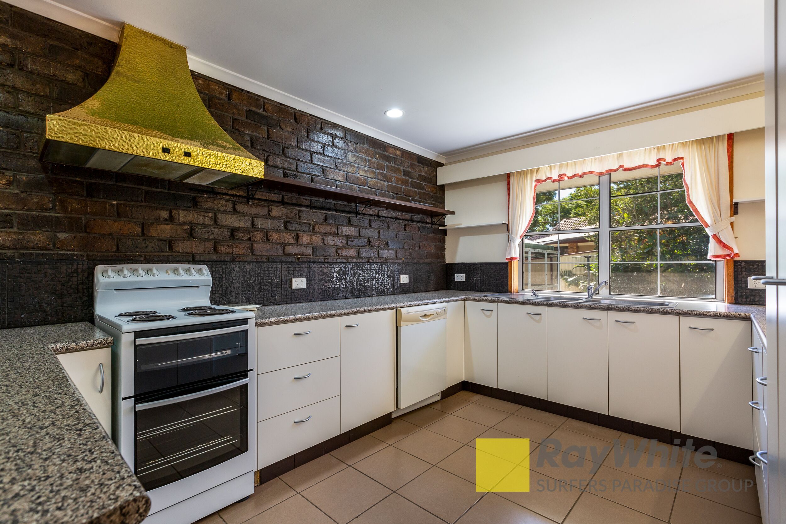 5 SUNVALLEY Drive, Ashmore, QLD 4214