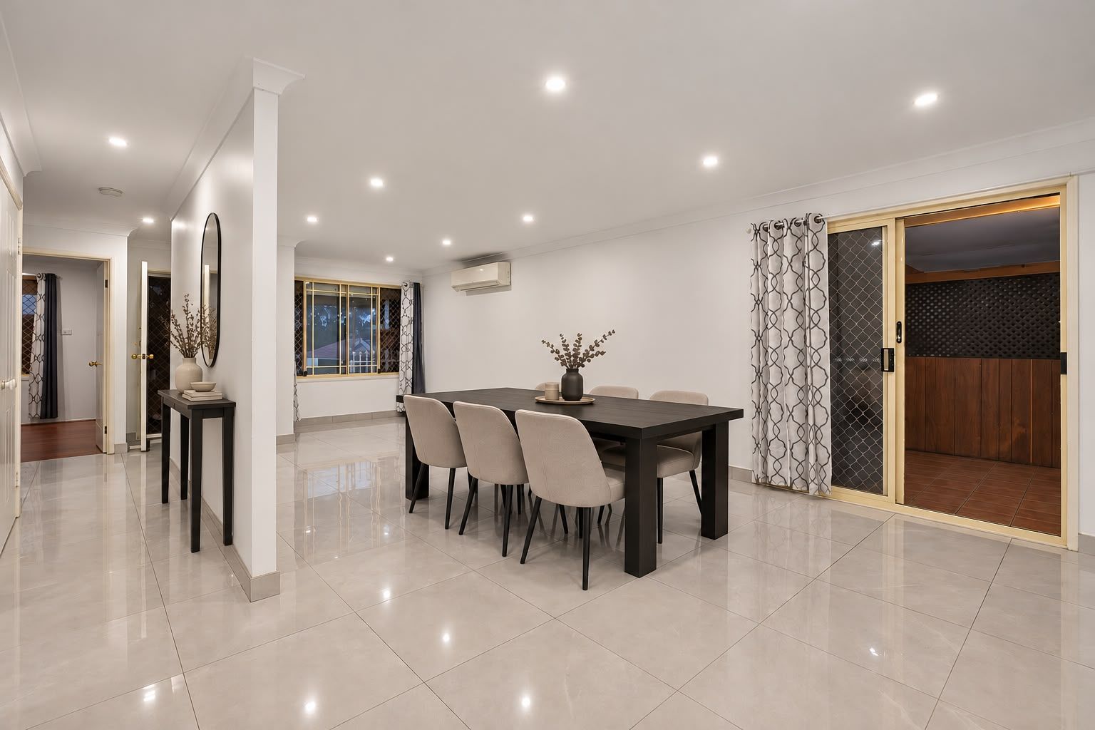 9 Vanessa Place — photo 3 of 12