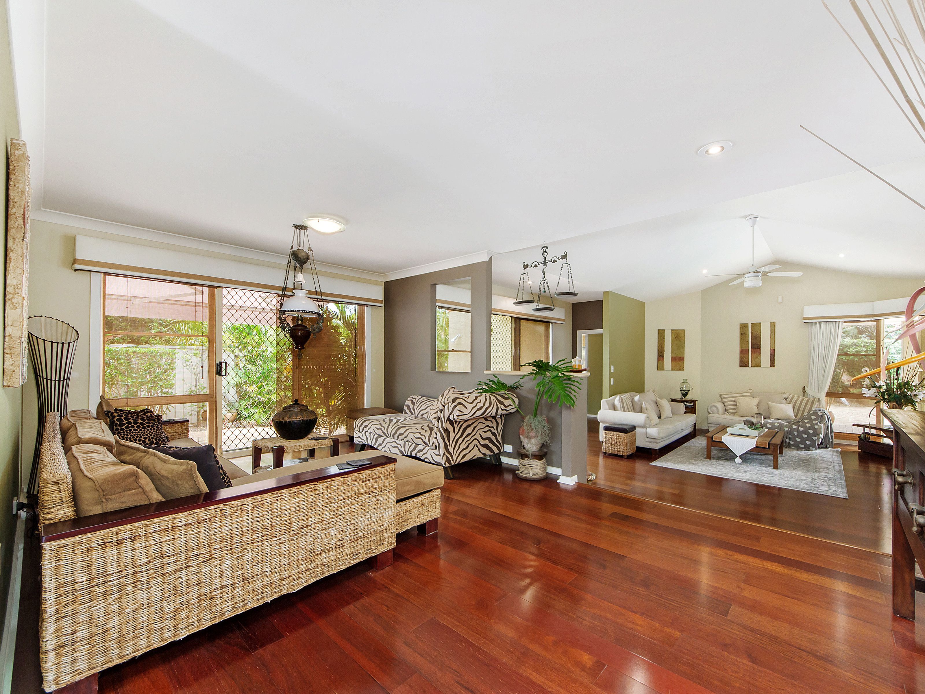 10 Curacao Place, Clear Island Waters, QLD 4226