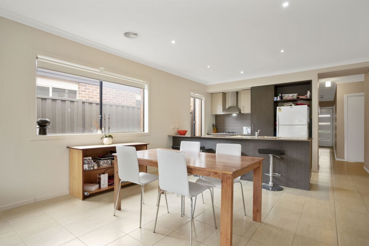 14 Landmark Crescent, Manor Lakes, VIC 3024