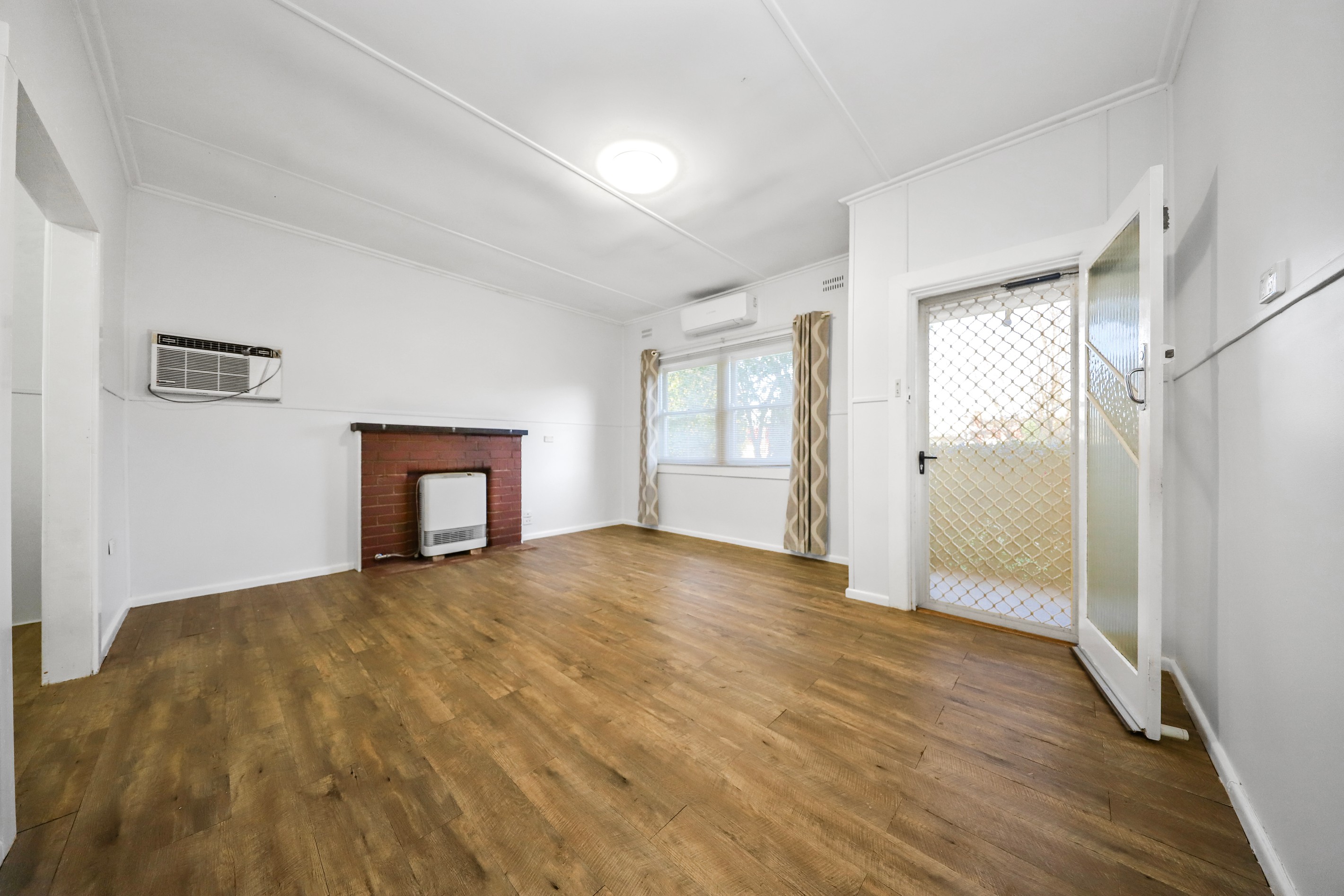 11 Bassett Street, Tumut, NSW 2720