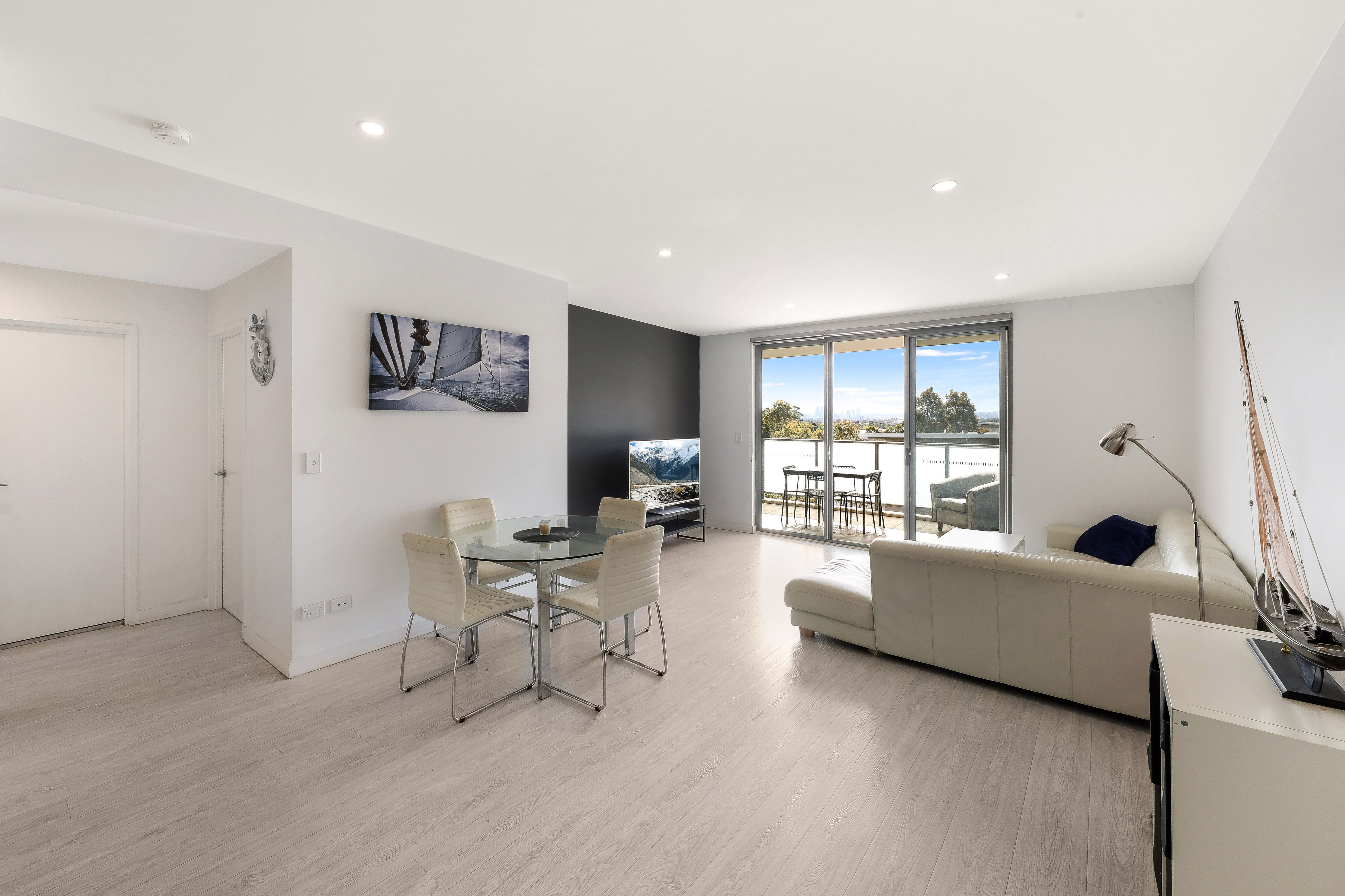 402B/2 Rowe Drive, Potts Hill, NSW 2143