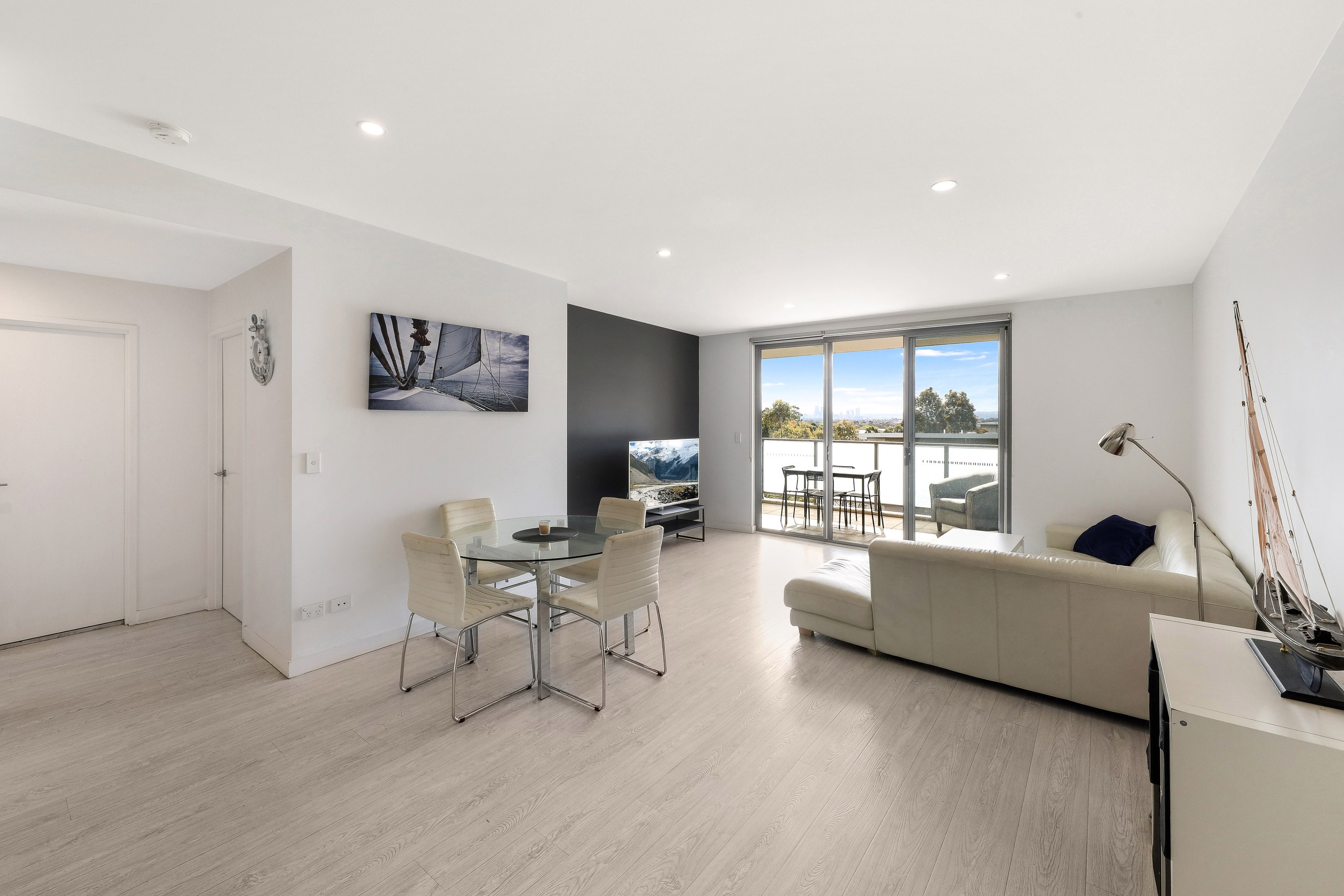 402B/2 Rowe Drive, Potts Hill, NSW 2143