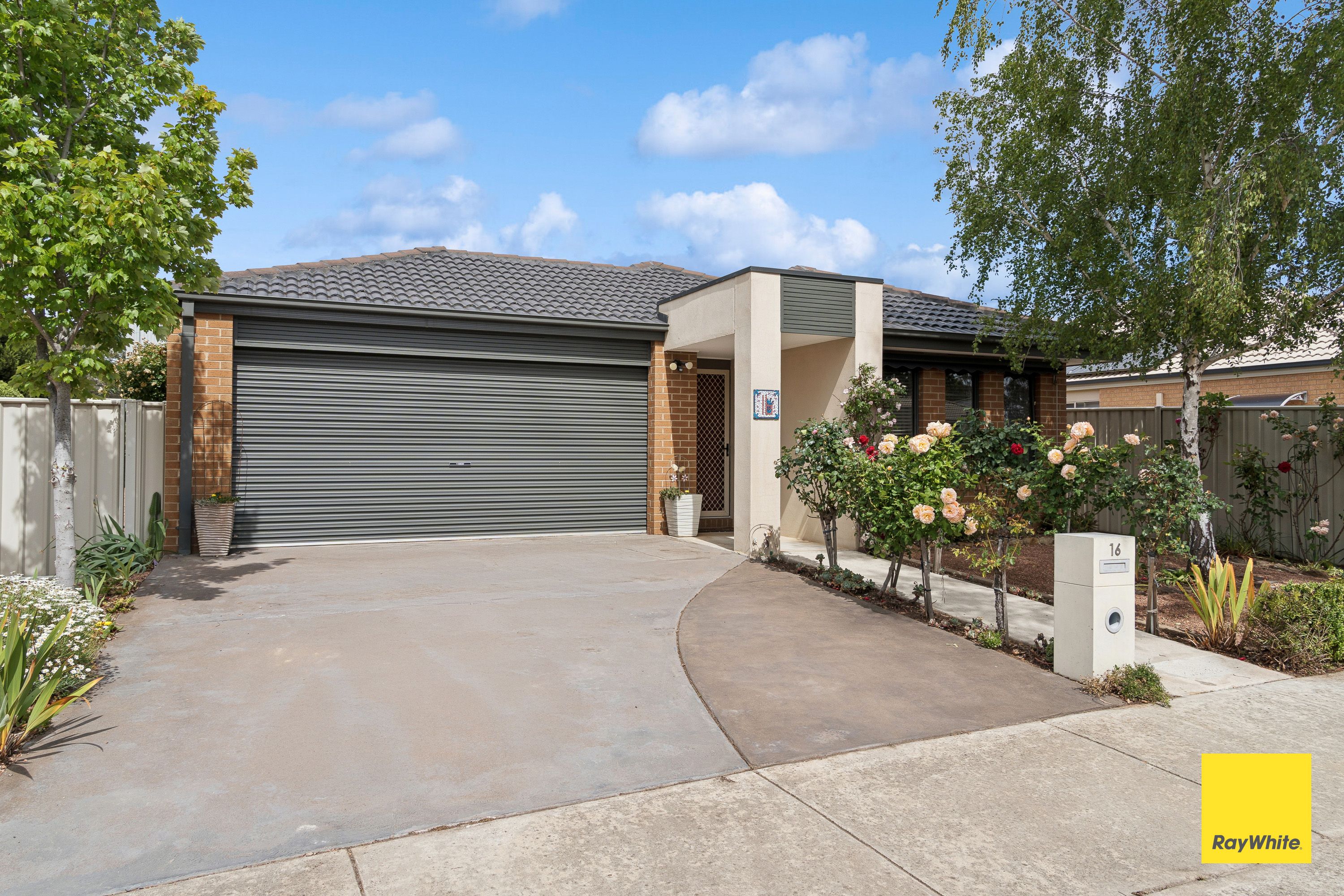 16 Barnett Drive, Kangaroo Flat VIC 3555