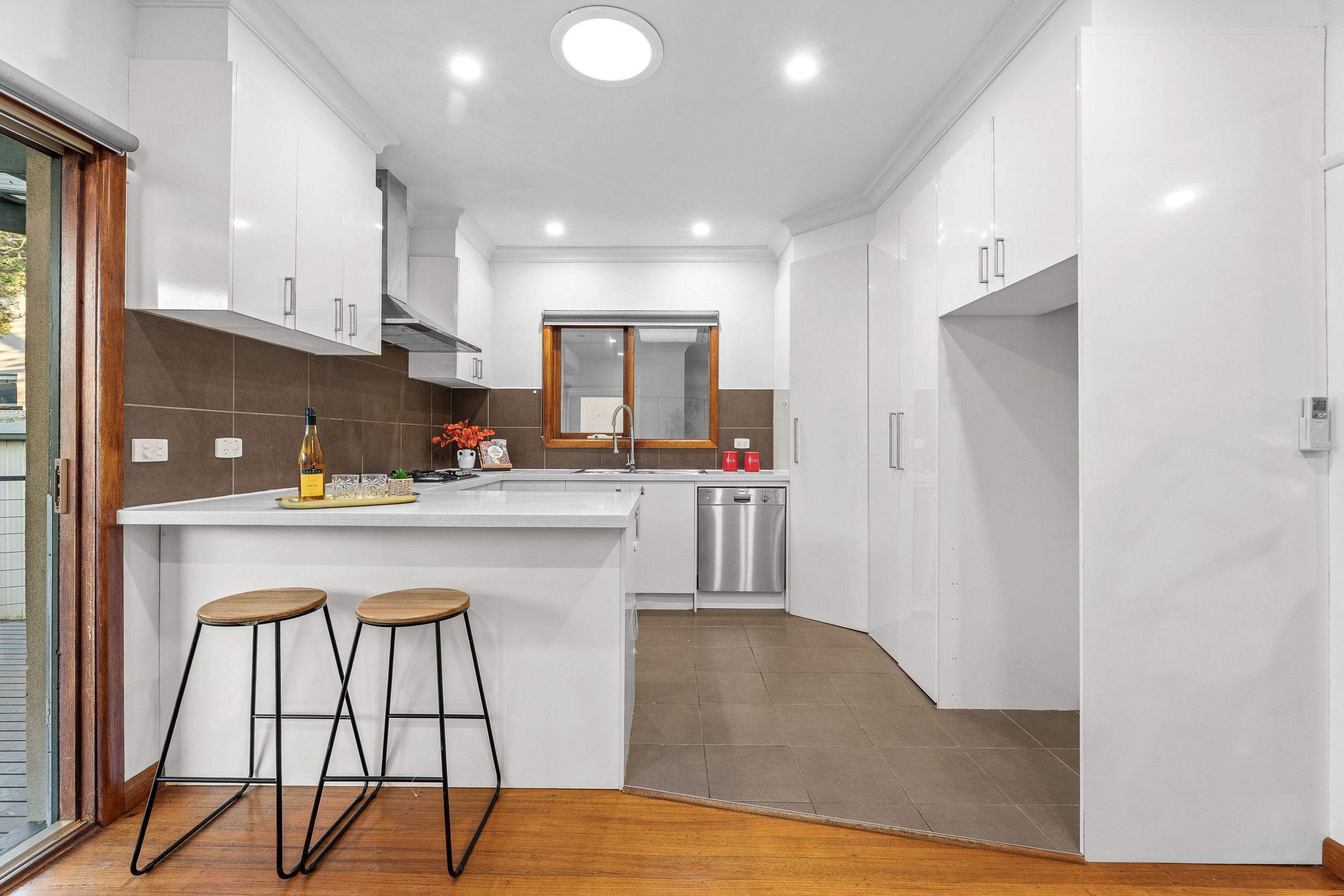 68 Heathfield Rise — photo 7 of 15