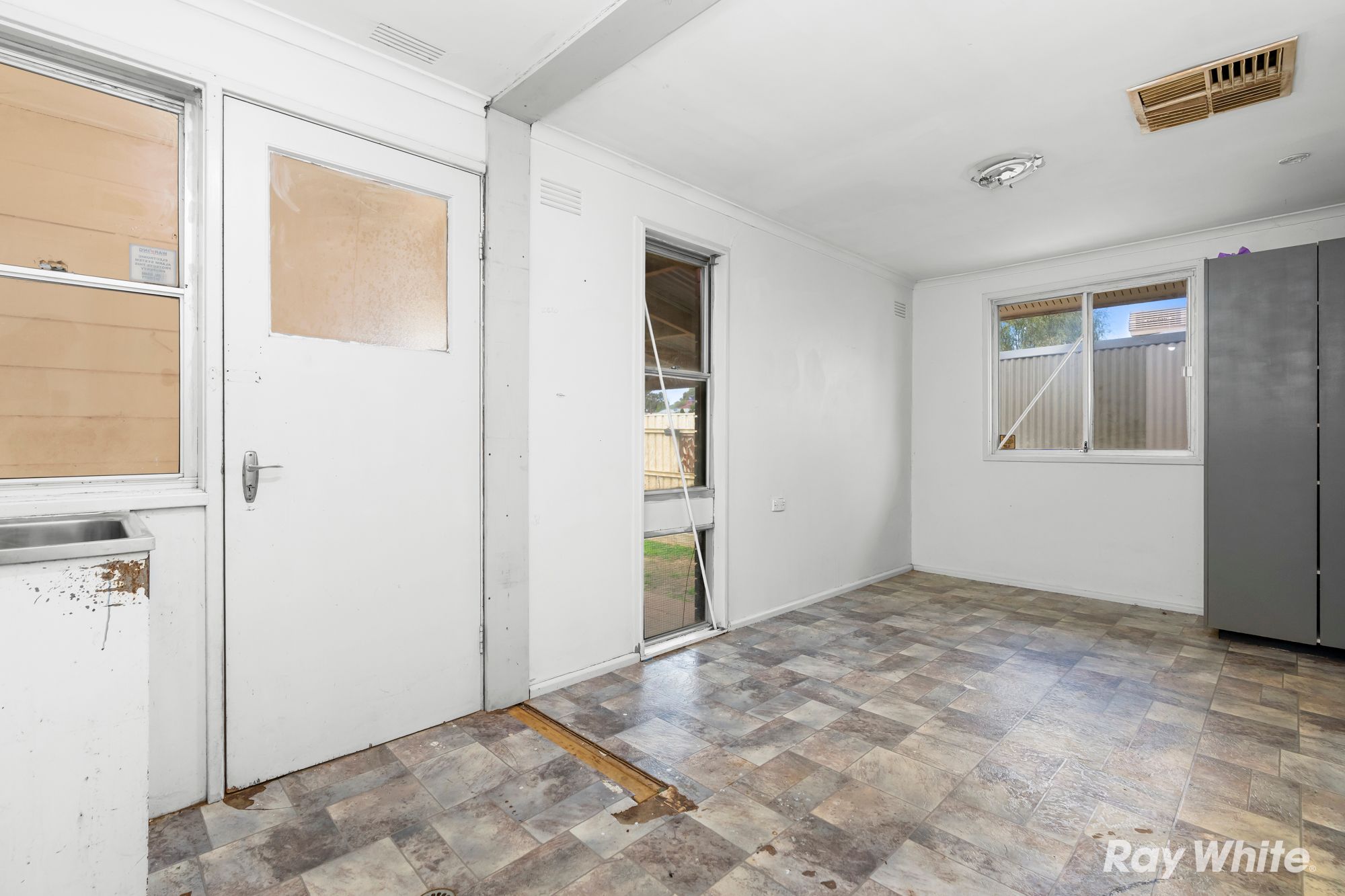 48 Elizabeth Avenue — photo 12 of 16