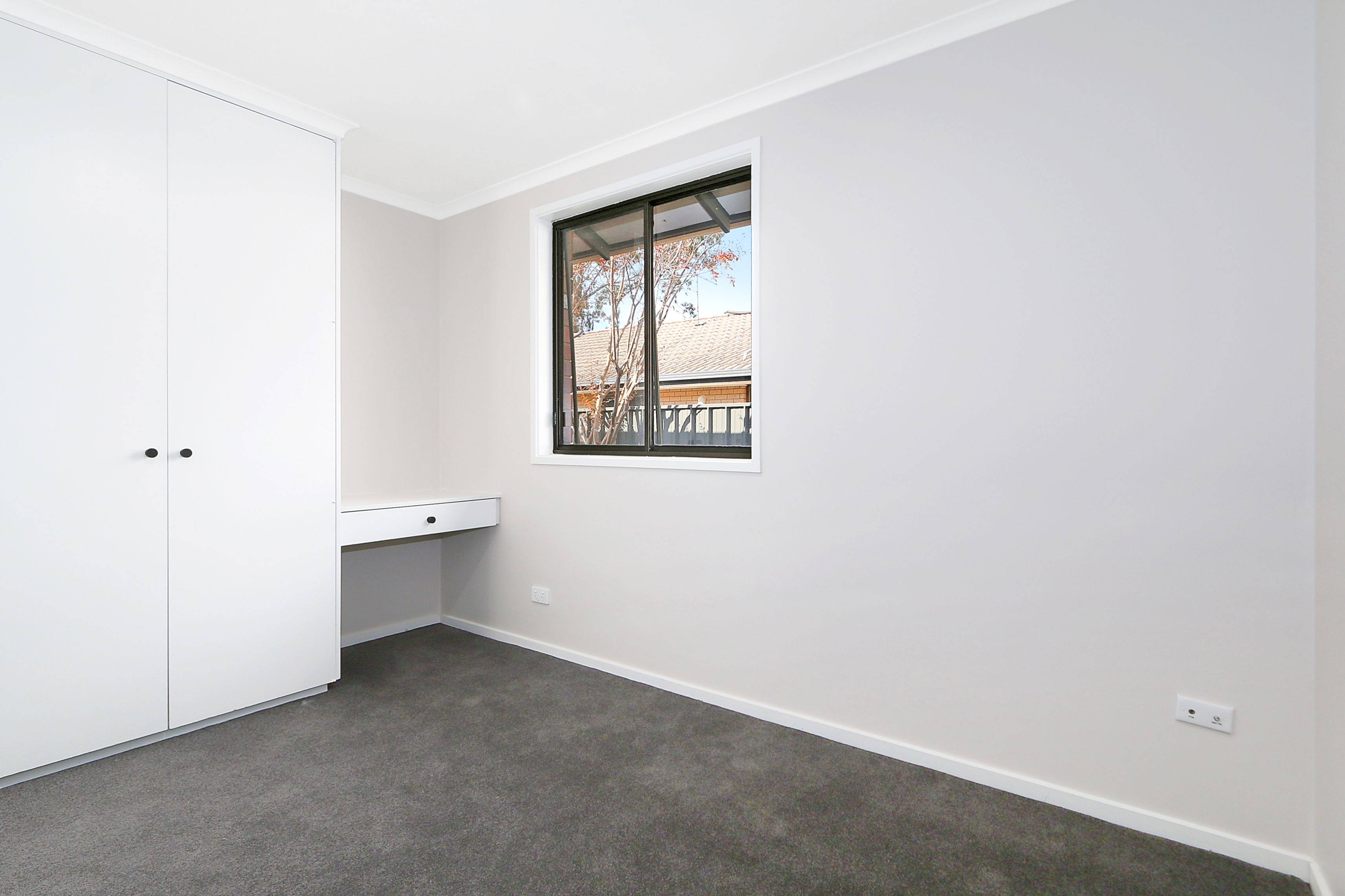 2/945 Fairview Drive — photo 4 of 7