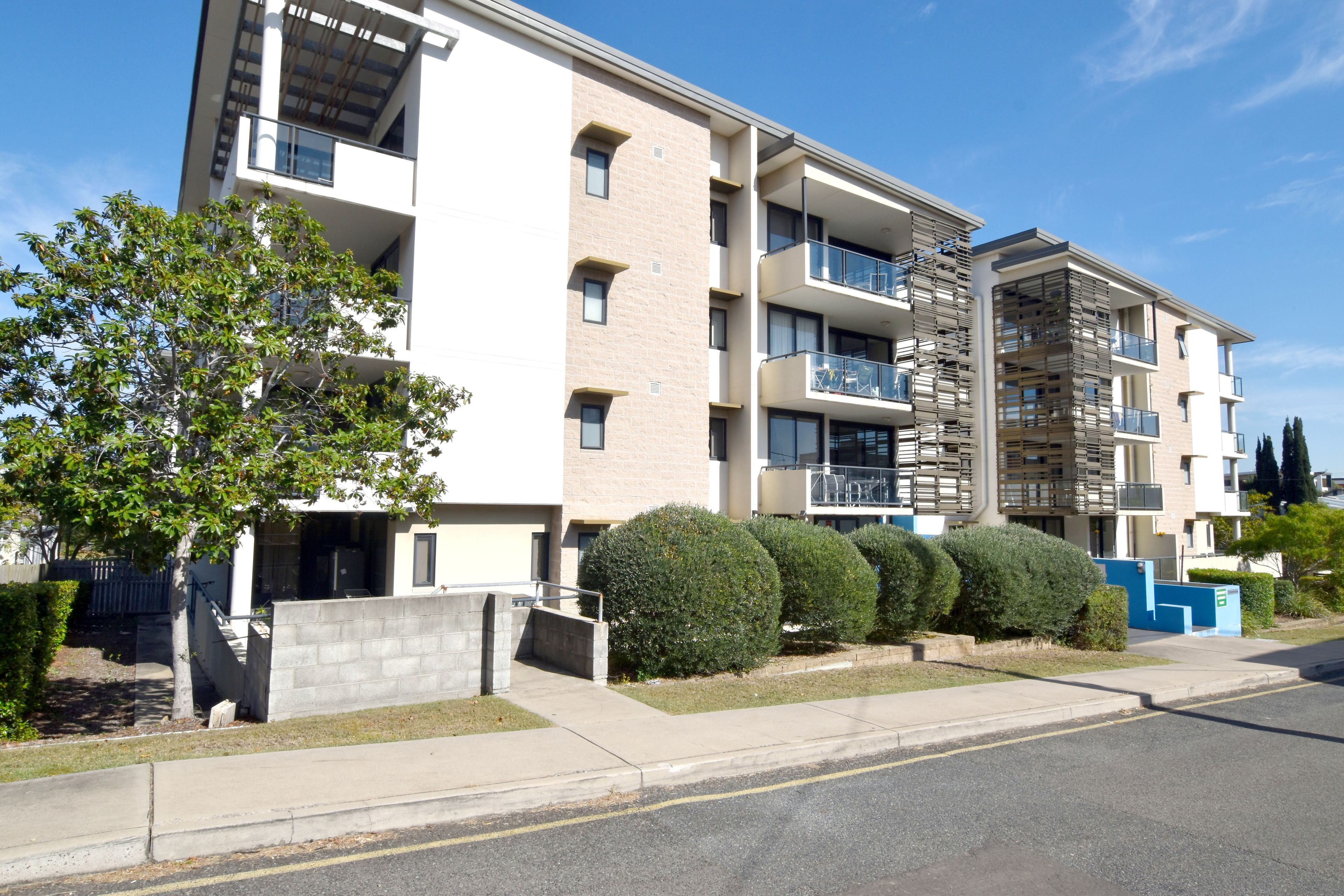 120/75 Central Lane — photo from Ray White Gladstone