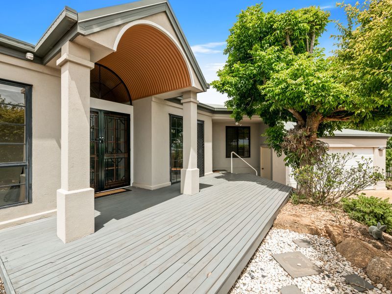 30 Sweetapple Crescent, Centenary Heights QLD 4350