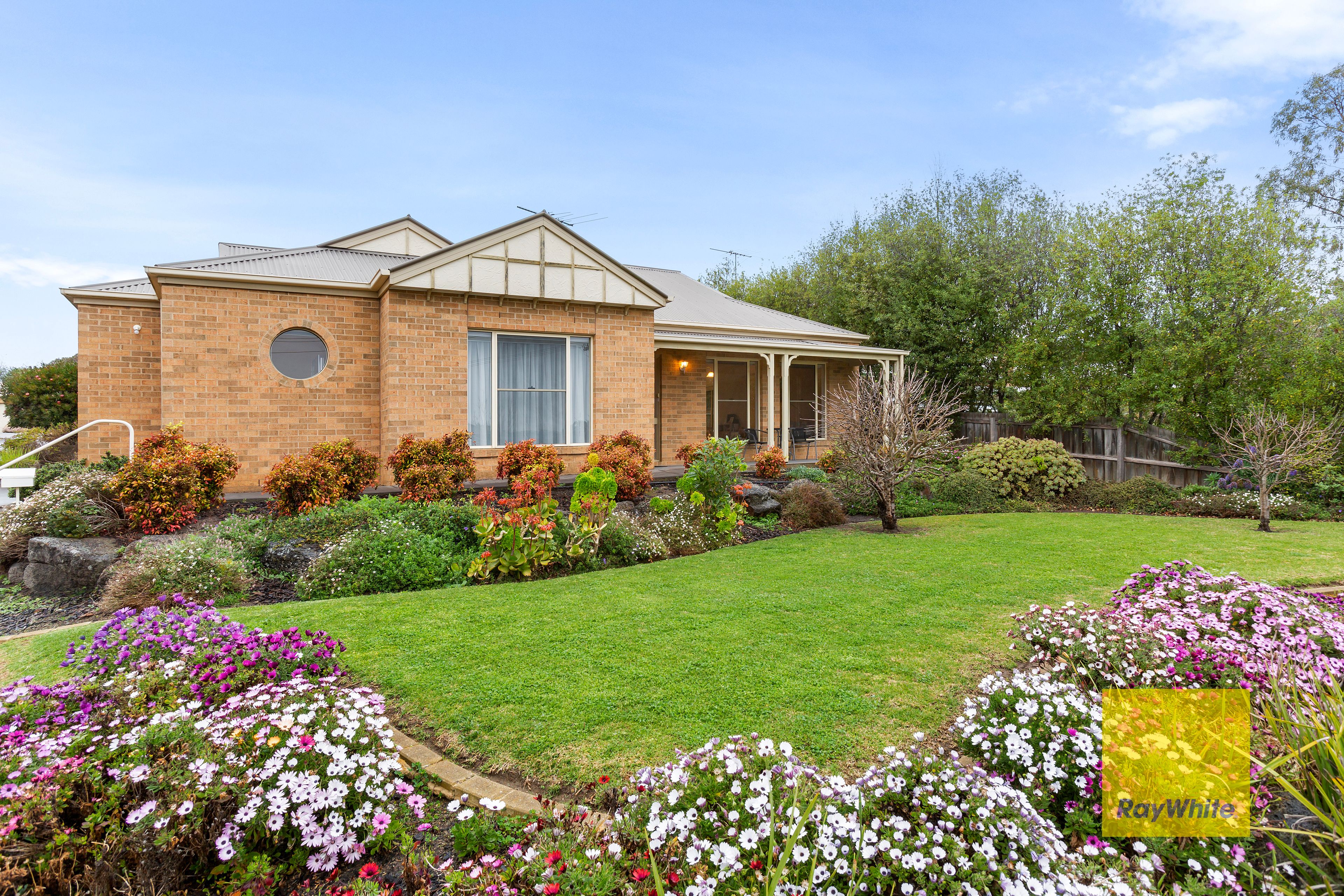 33 Meadowvale Drive, Grovedale VIC 3216