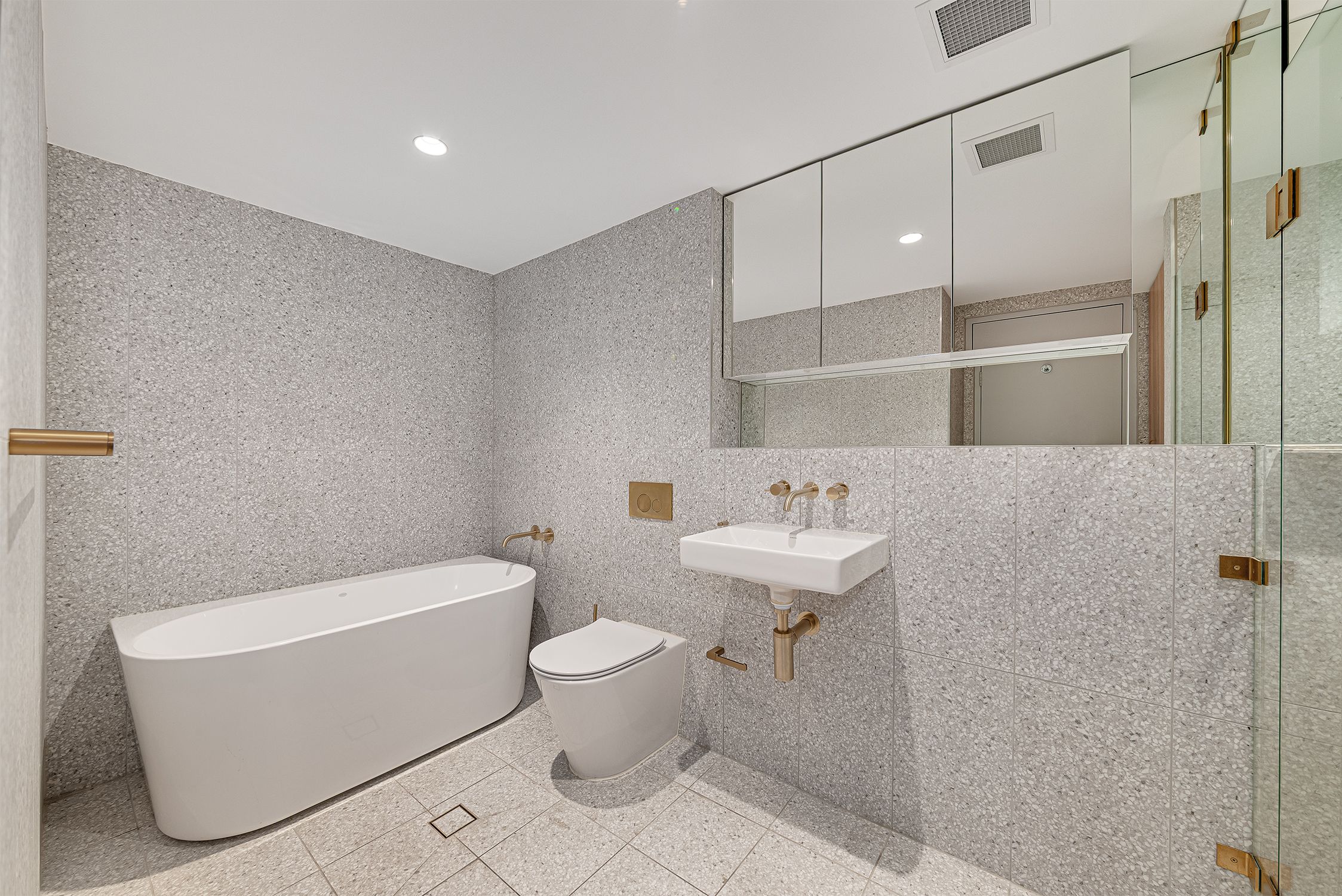 16/48-64 Wentworth Park Road — photo 7 of 14
