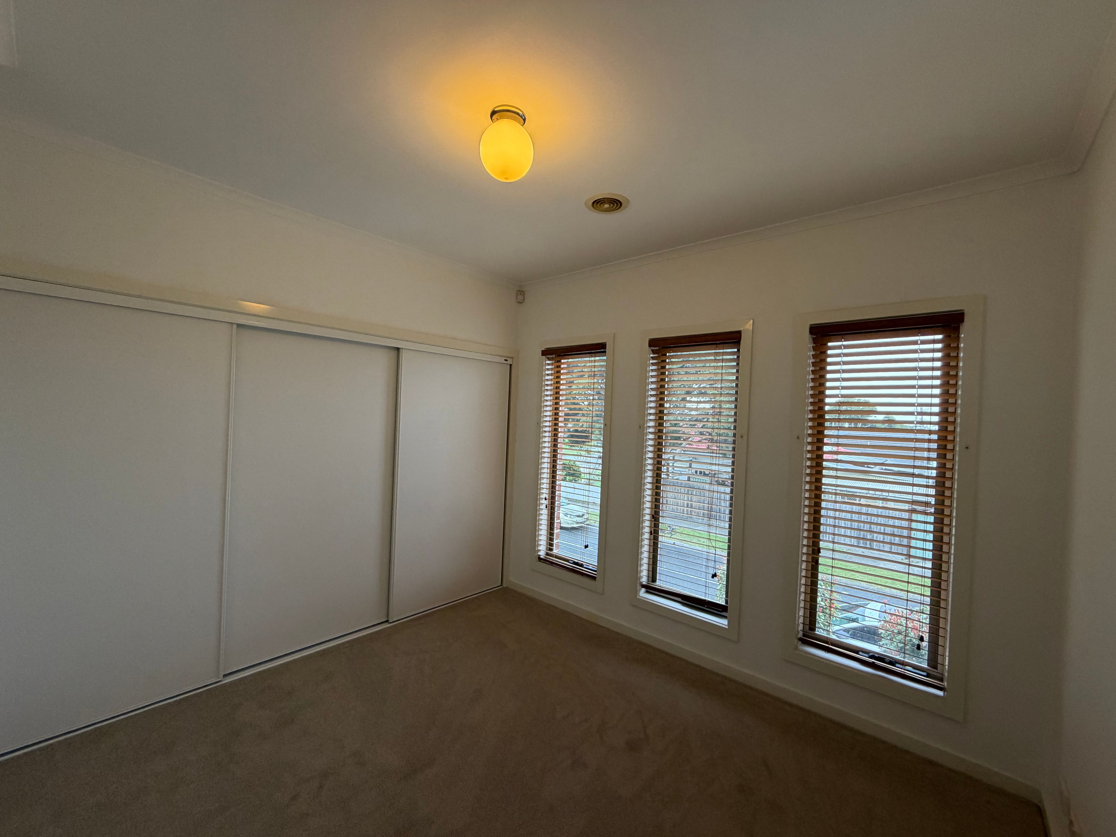 13 Kimbarra Street — photo 9 of 10
