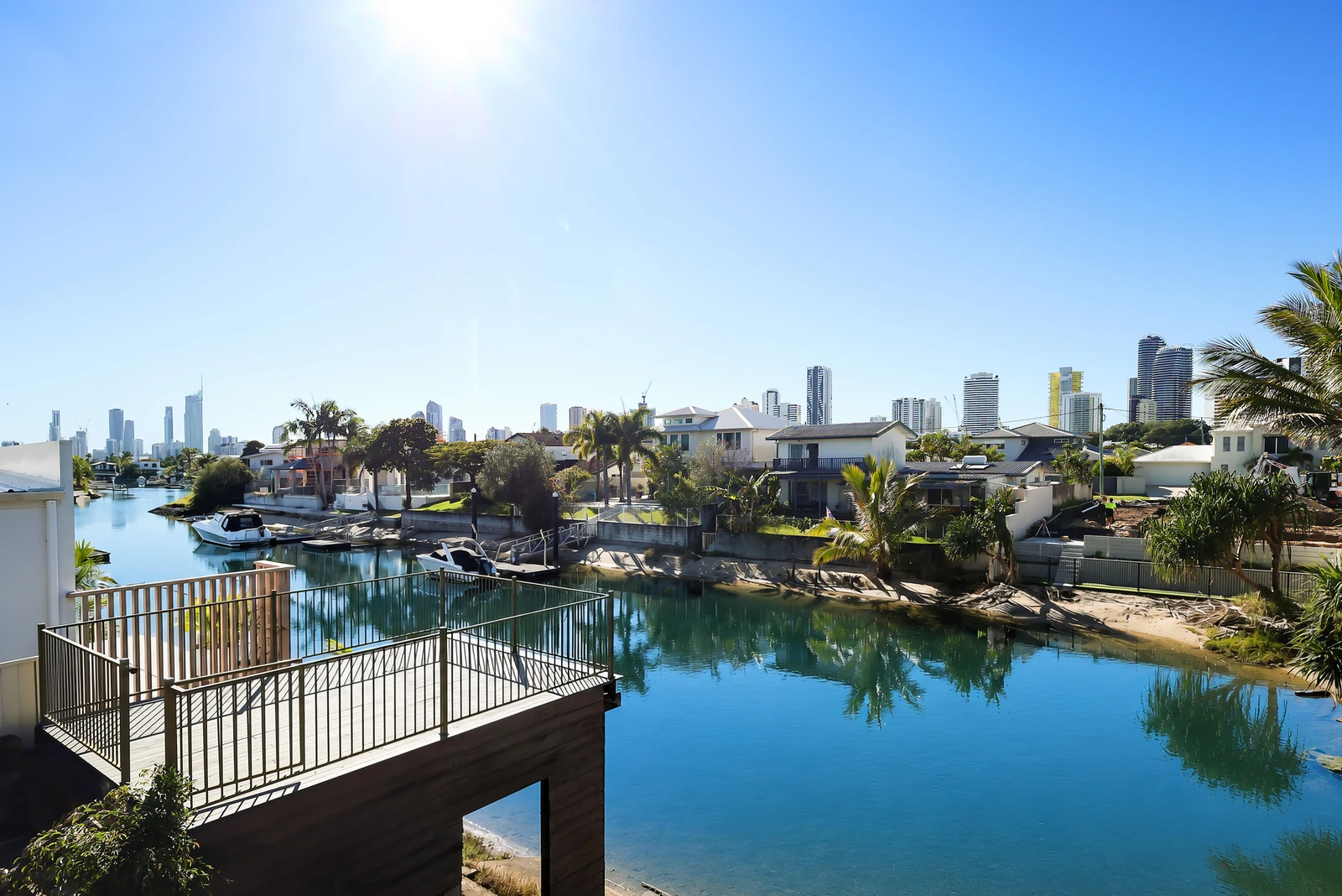 2 Crest View Key, Broadbeach Waters, QLD 4218