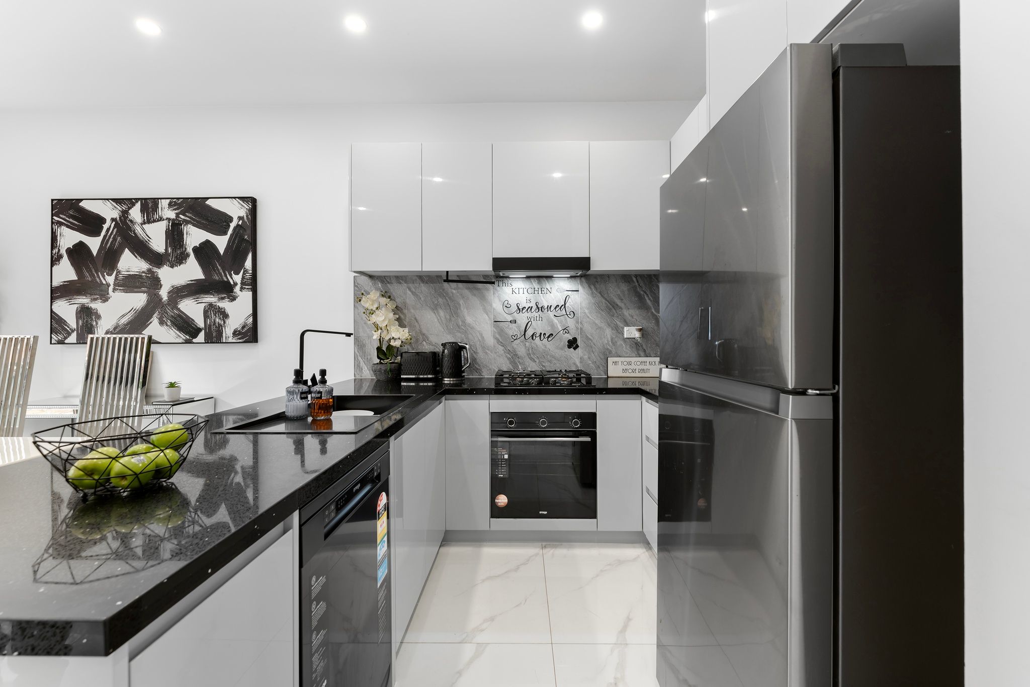 8/104 Glossop Street — photo 6 of 20