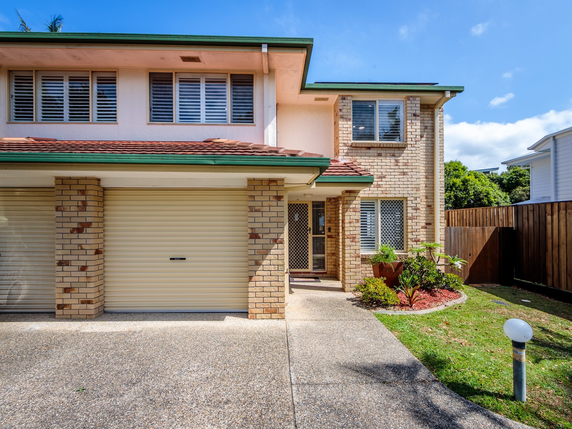 4/106 Pohlman Street, Southport, QLD 4215