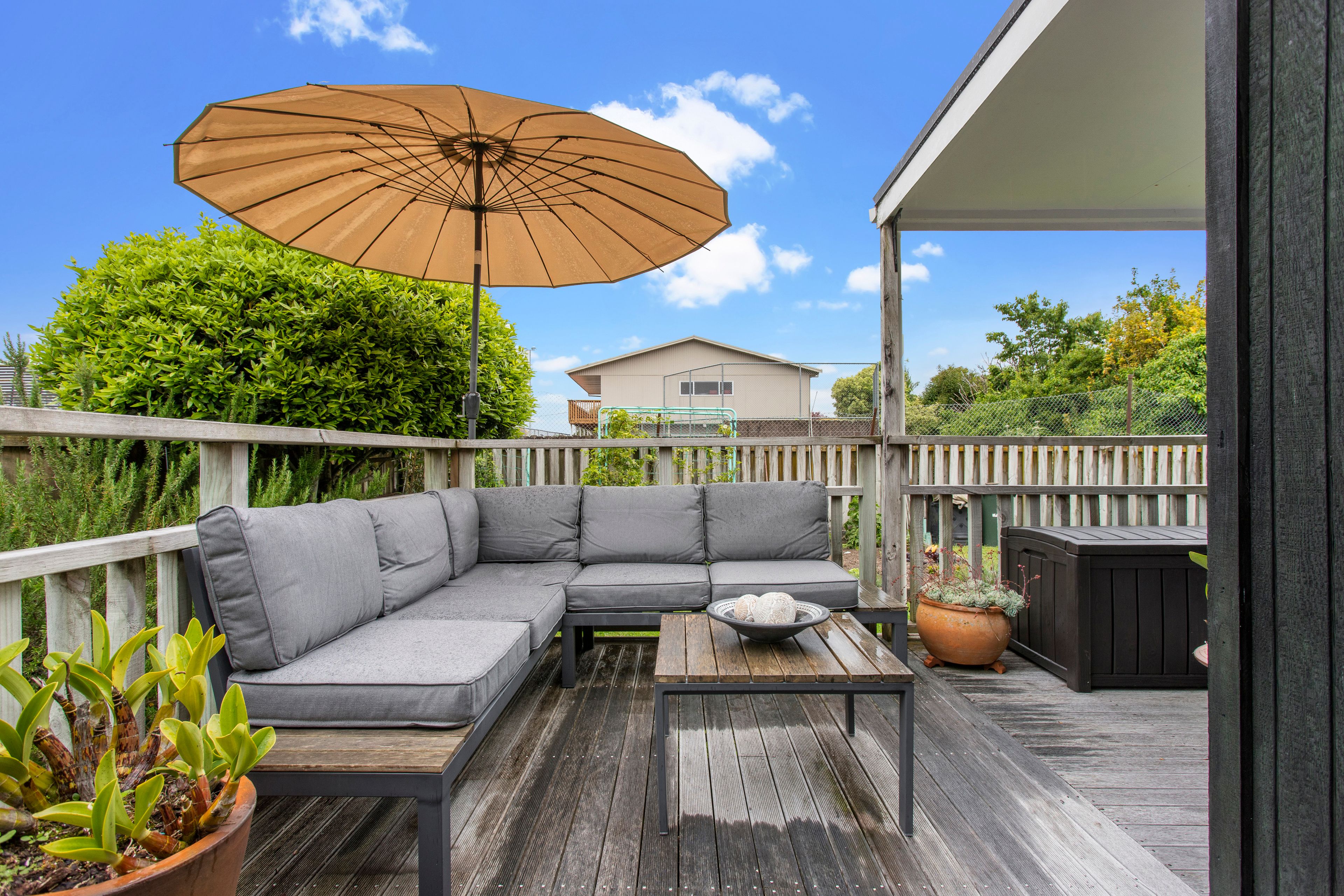 2/5 Kaumatua Place, Te Atatu Peninsula, Waitakere City