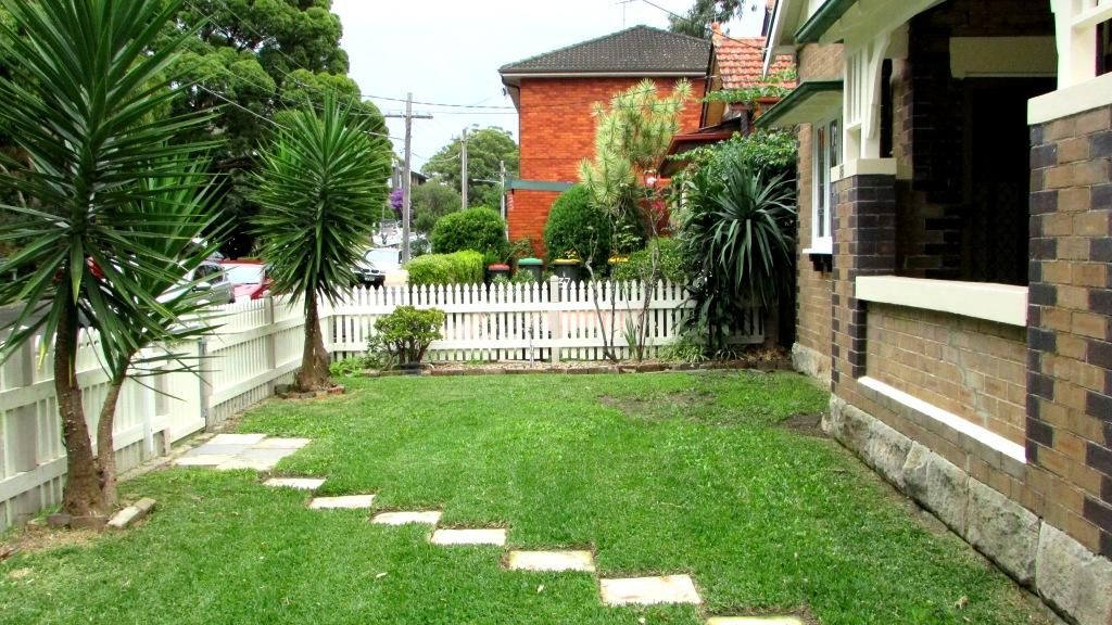 35 Hampton Court Road, Carlton, NSW 2218