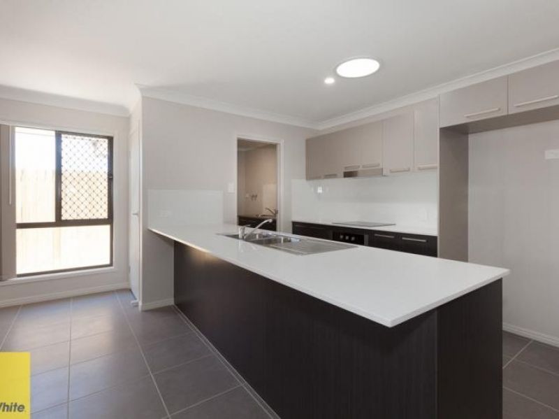 18 Stringybark Street, SPRING MOUNTAIN, QLD 4300
