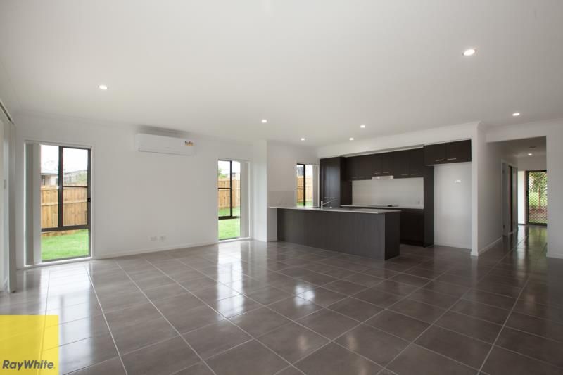 8 Essington Mews, Leichhardt, QLD 4305