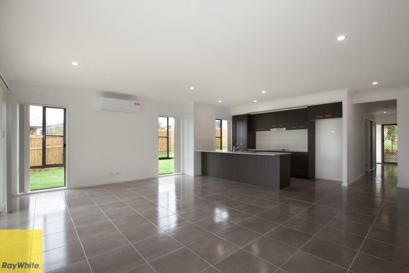 8 Essington Mews, Leichhardt, QLD 4305
