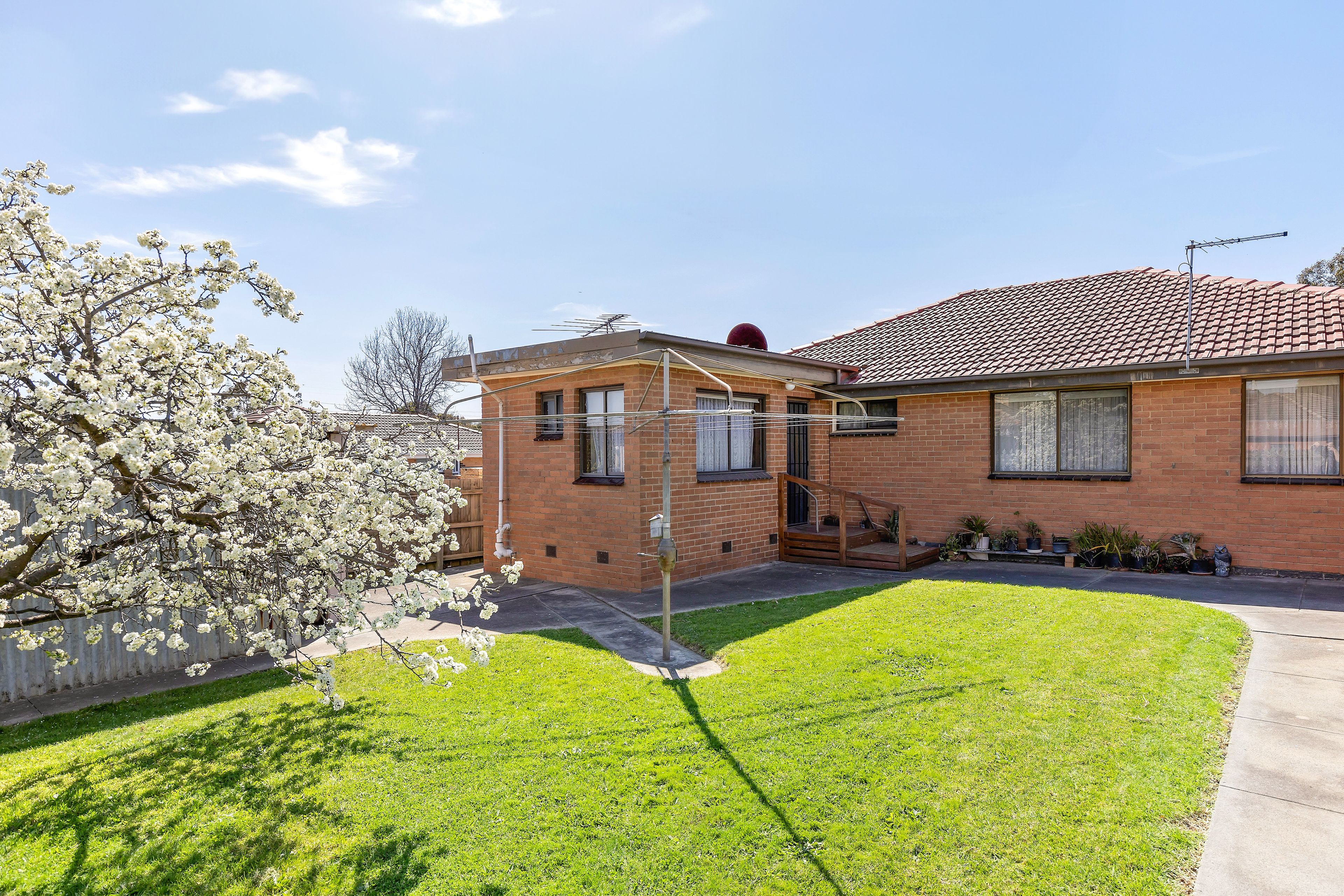 17 Somerlayton Crescent — photo 15 of 18