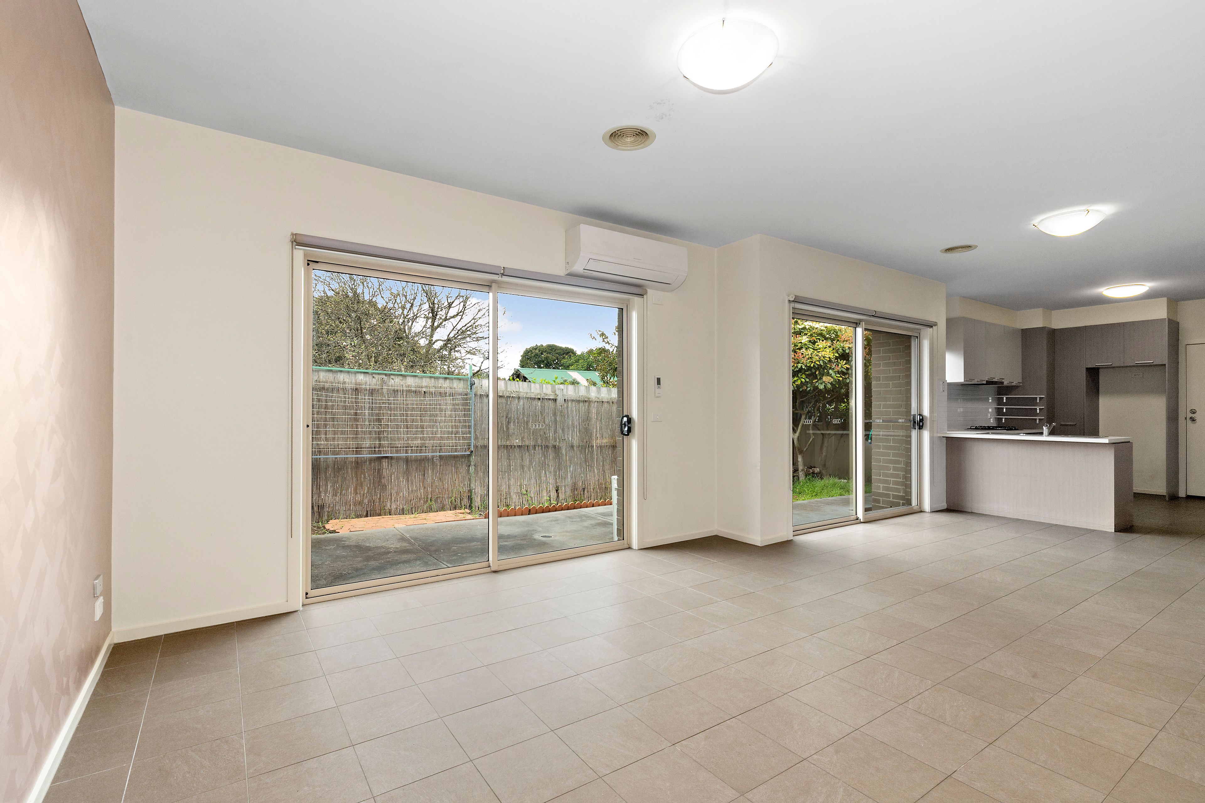 2/58 Roberts Street — photo 2 of 6