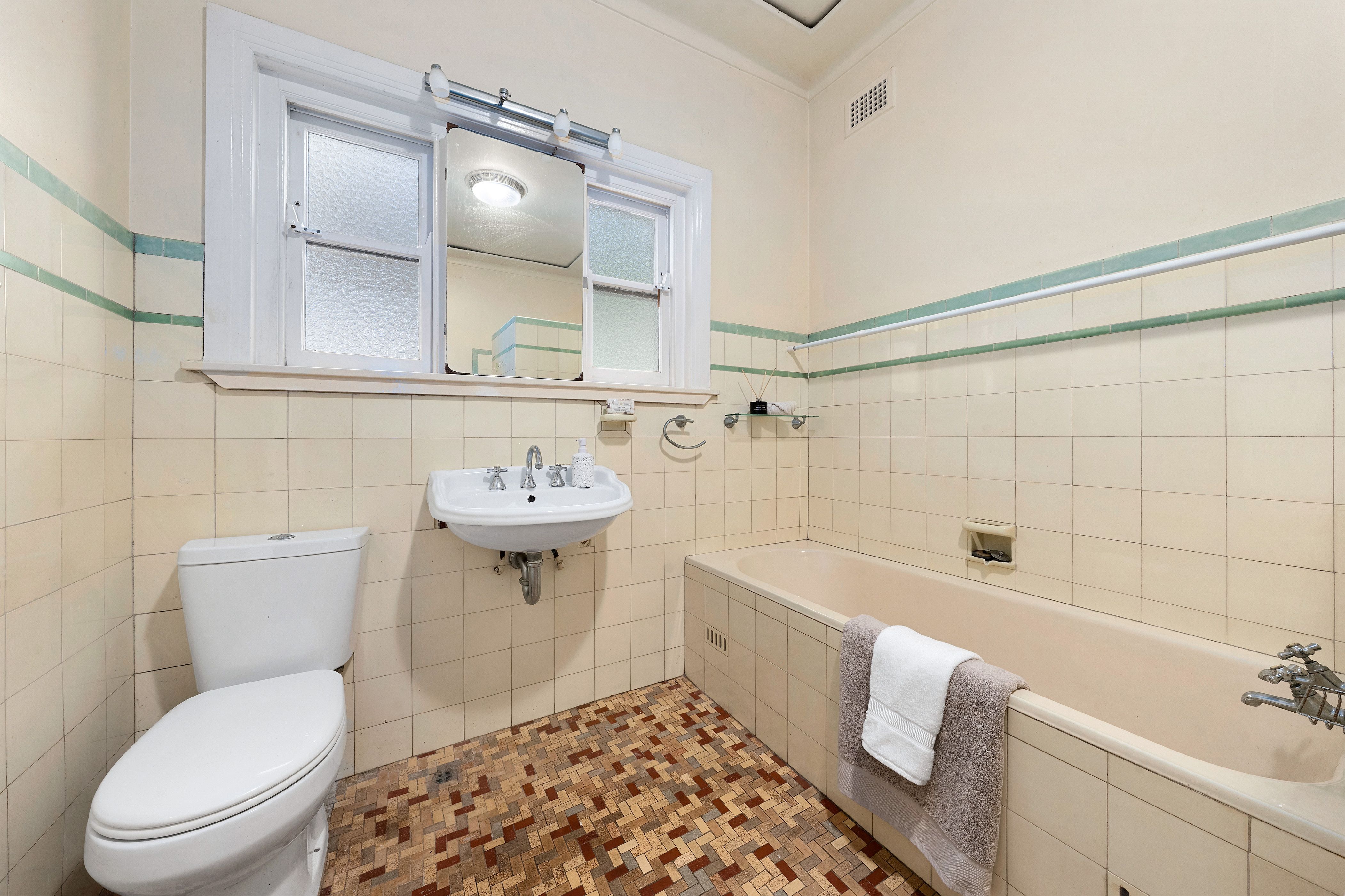 82 Millwood Avenue — photo 11 of 14